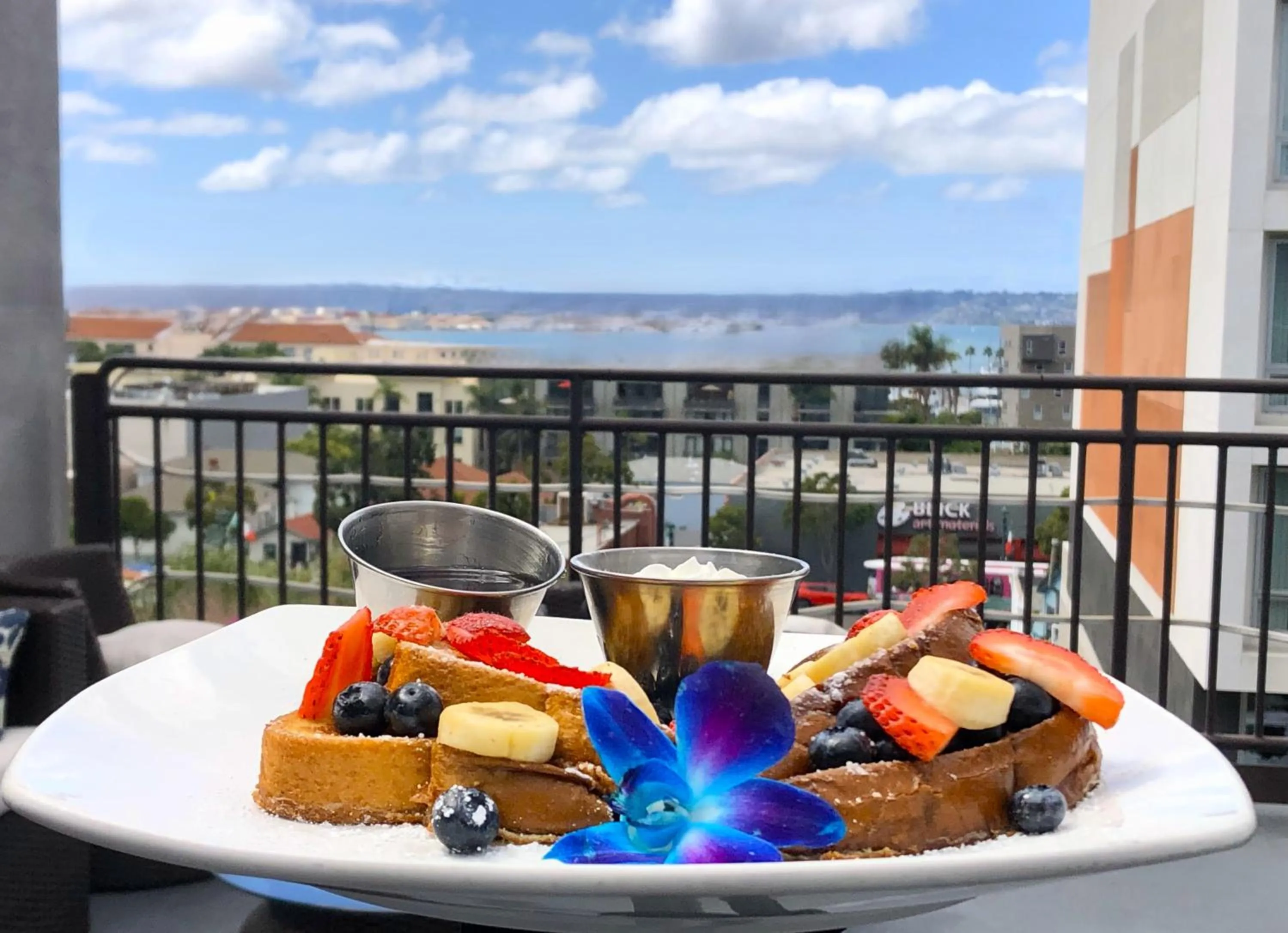 Restaurant/places to eat in Porto Vista Hotel In Little Italy