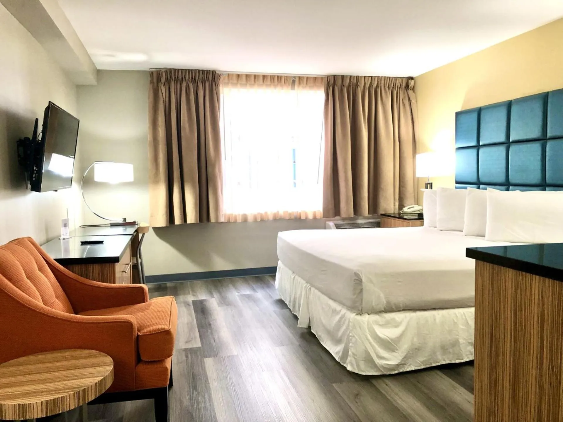 Bed in Porto Vista Hotel In Little Italy