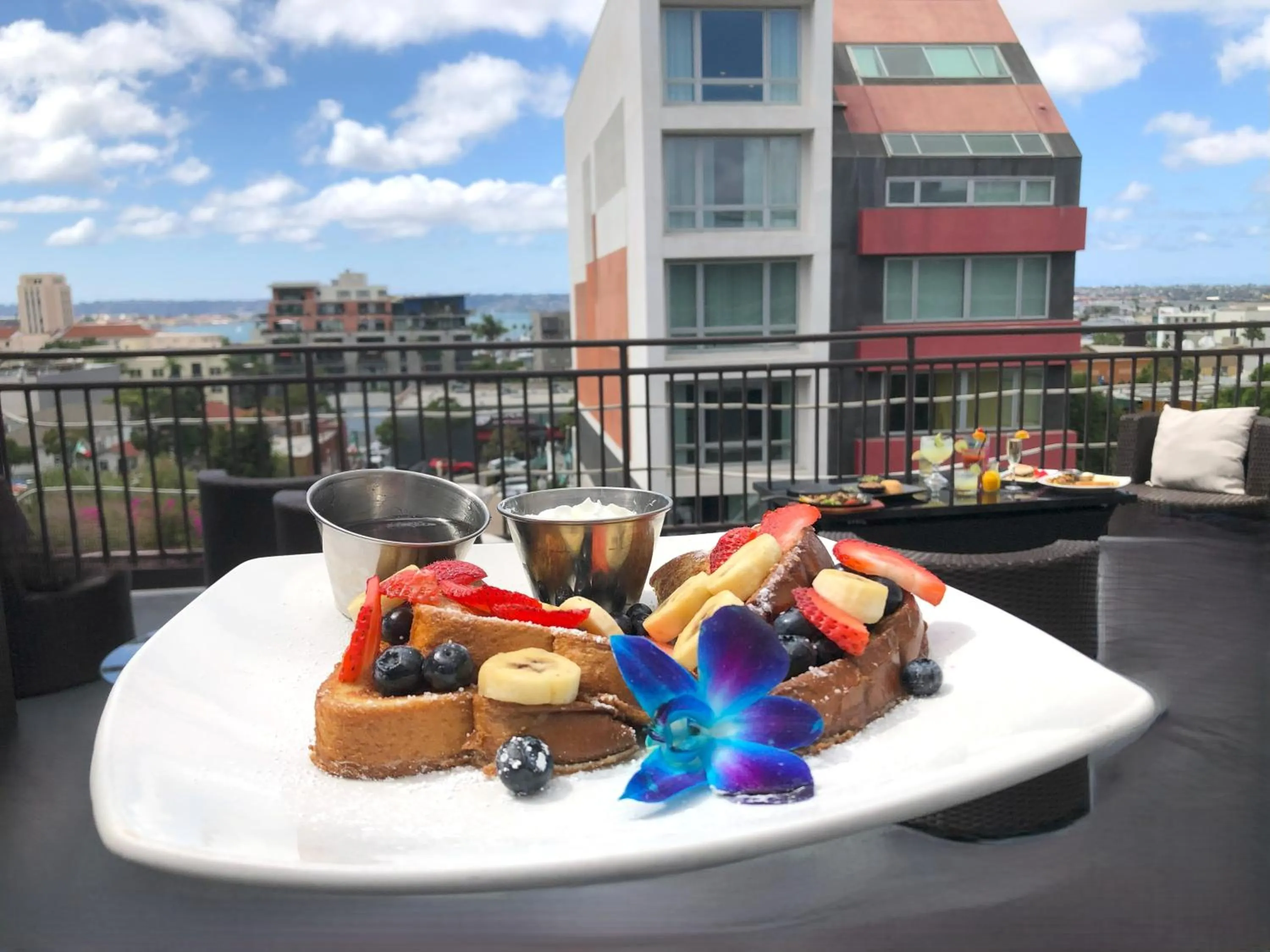 Restaurant/places to eat in Porto Vista Hotel In Little Italy