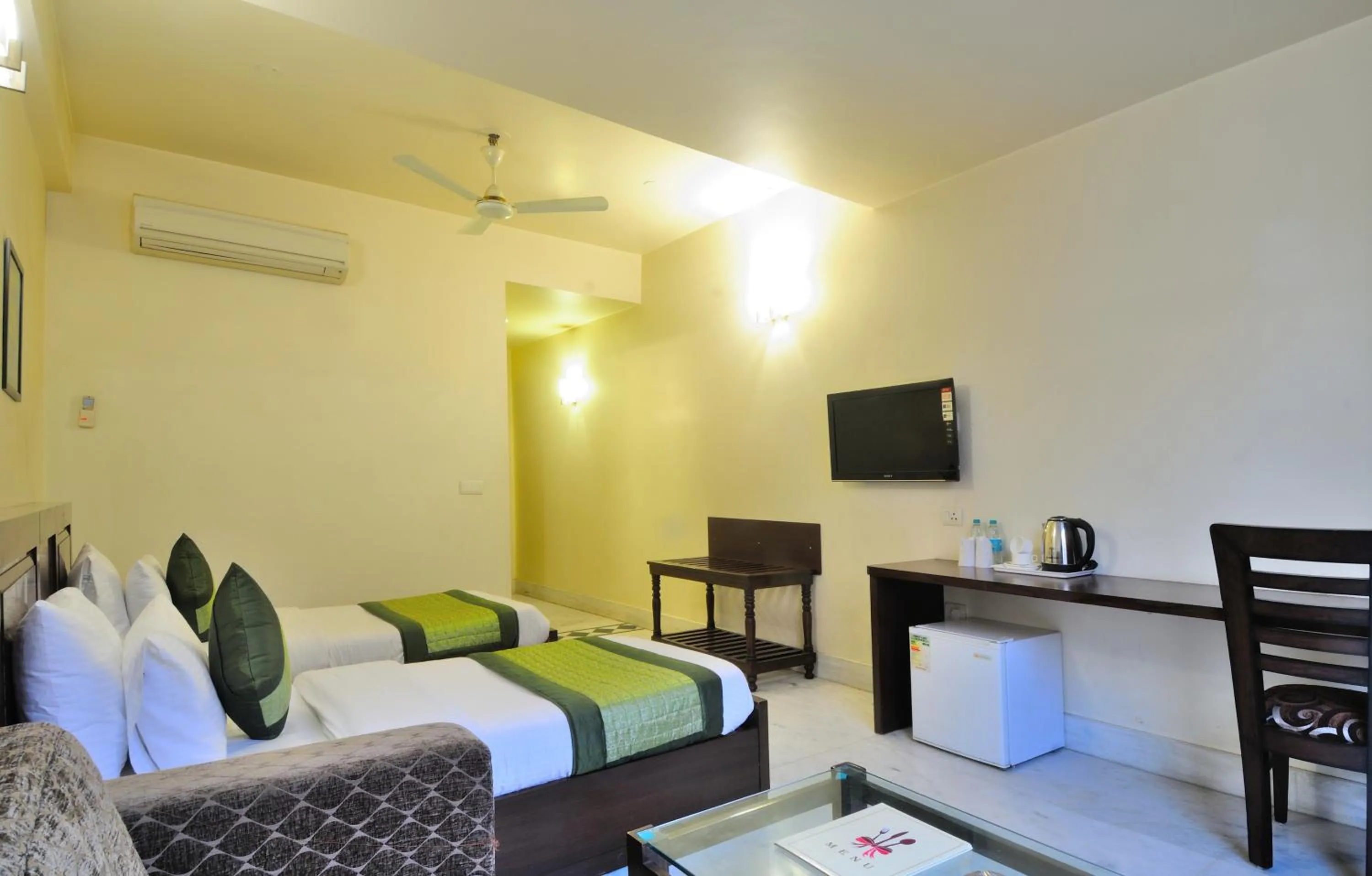 Bedroom, Bed in Hotel Shanti Villa- New Delhi Railway Station