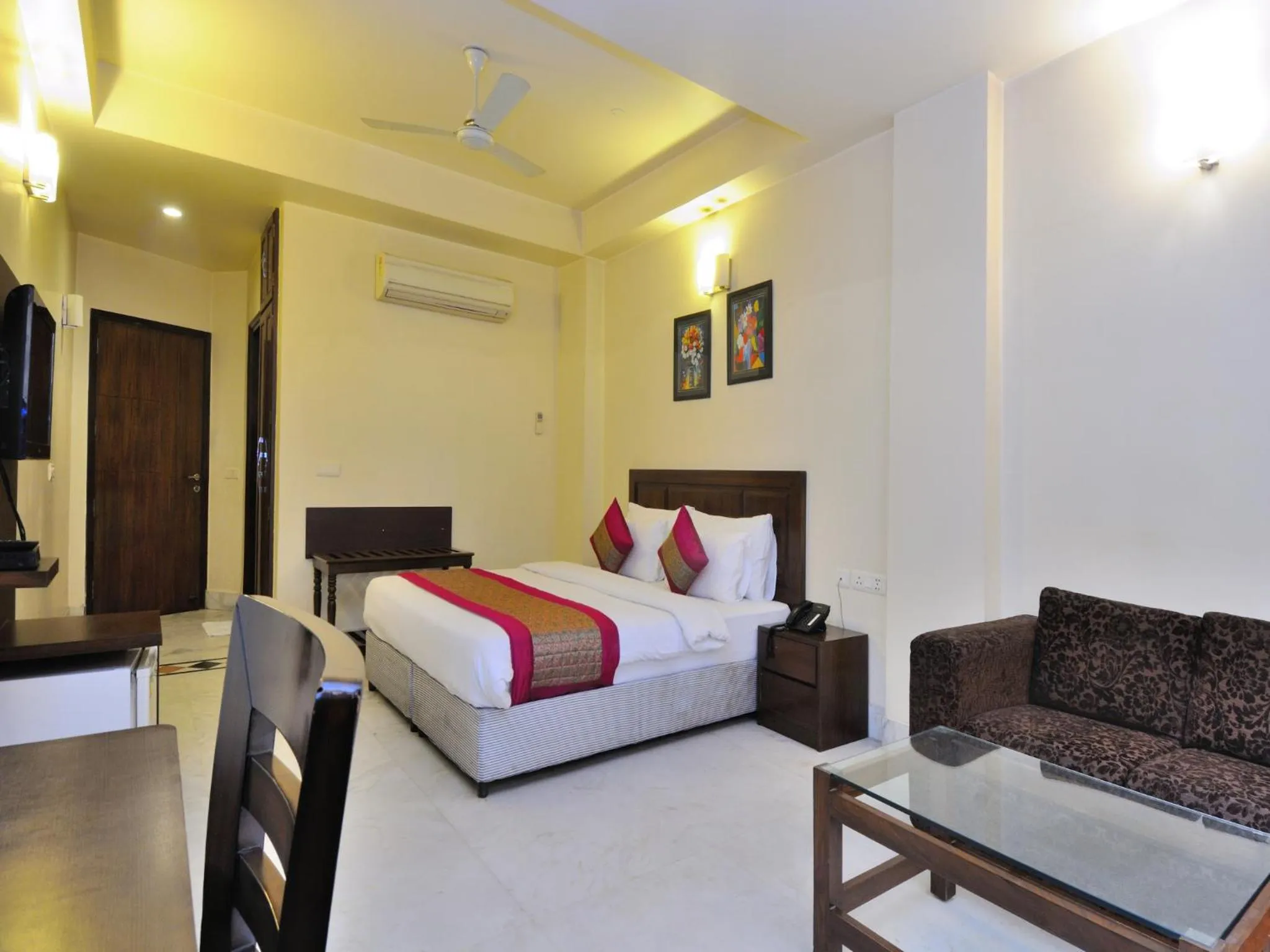 Bedroom, Bed in Hotel Shanti Villa- New Delhi Railway Station