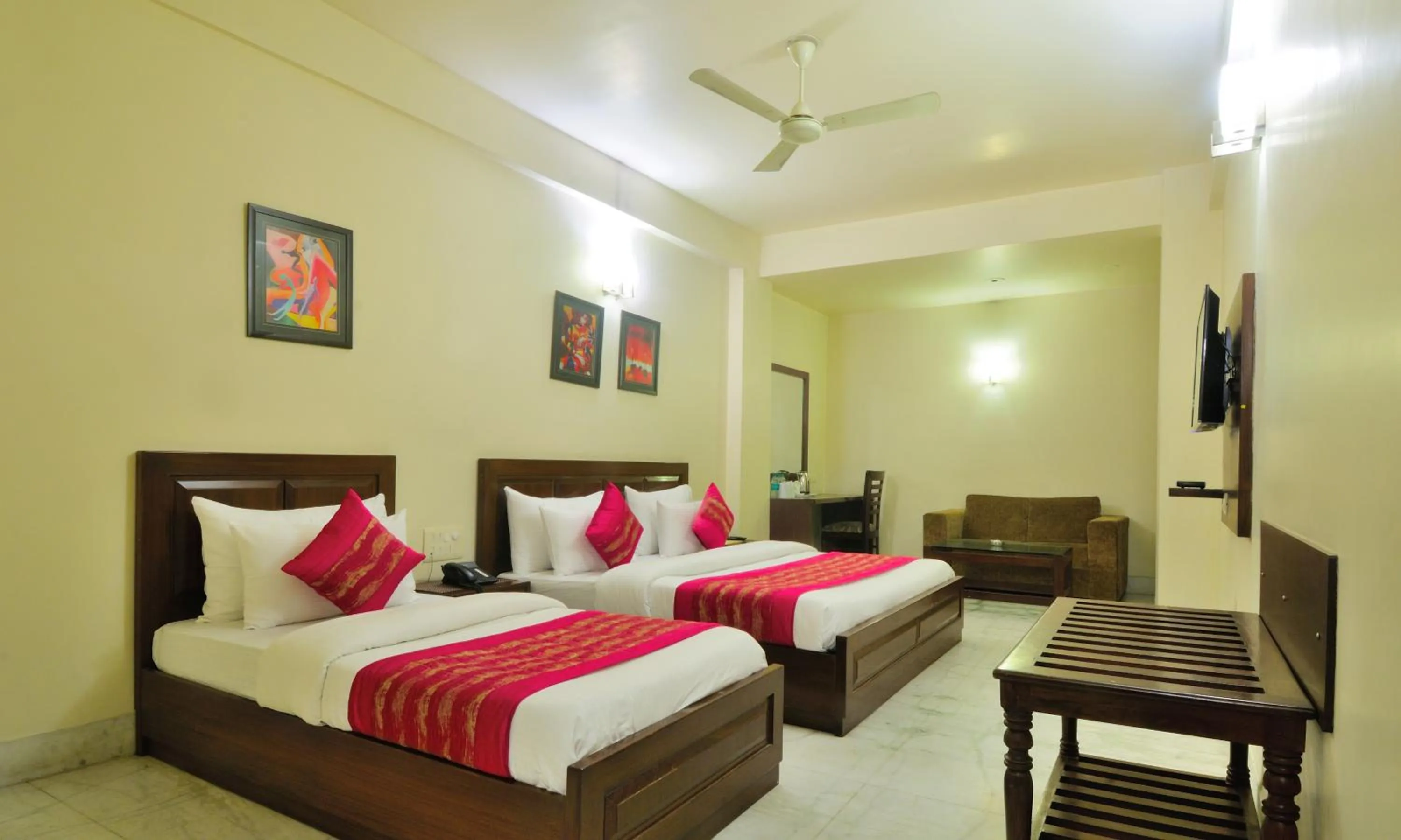Bedroom, Bed in Hotel Shanti Villa- New Delhi Railway Station