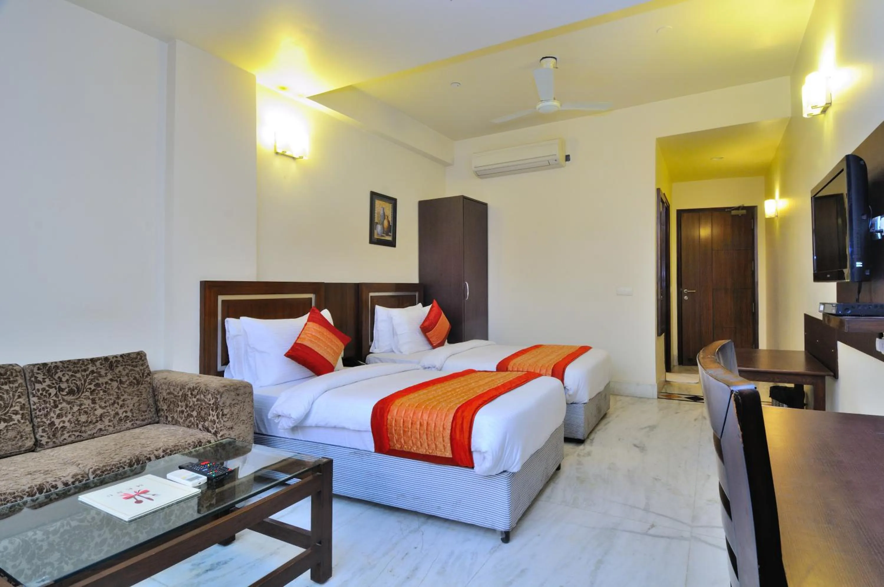 Bedroom, Bed in Hotel Shanti Villa- New Delhi Railway Station