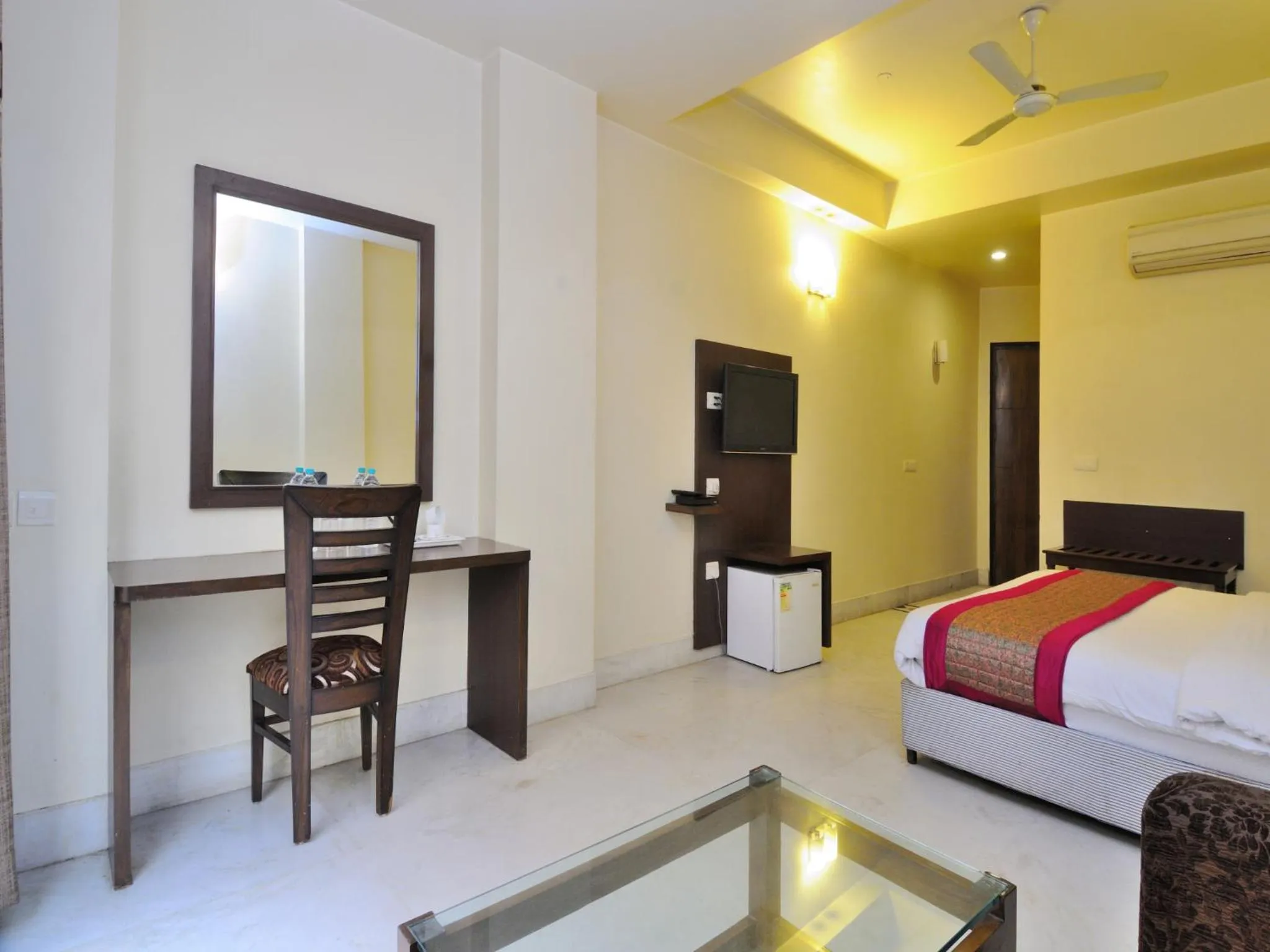 Bedroom, Bed in Hotel Shanti Villa- New Delhi Railway Station