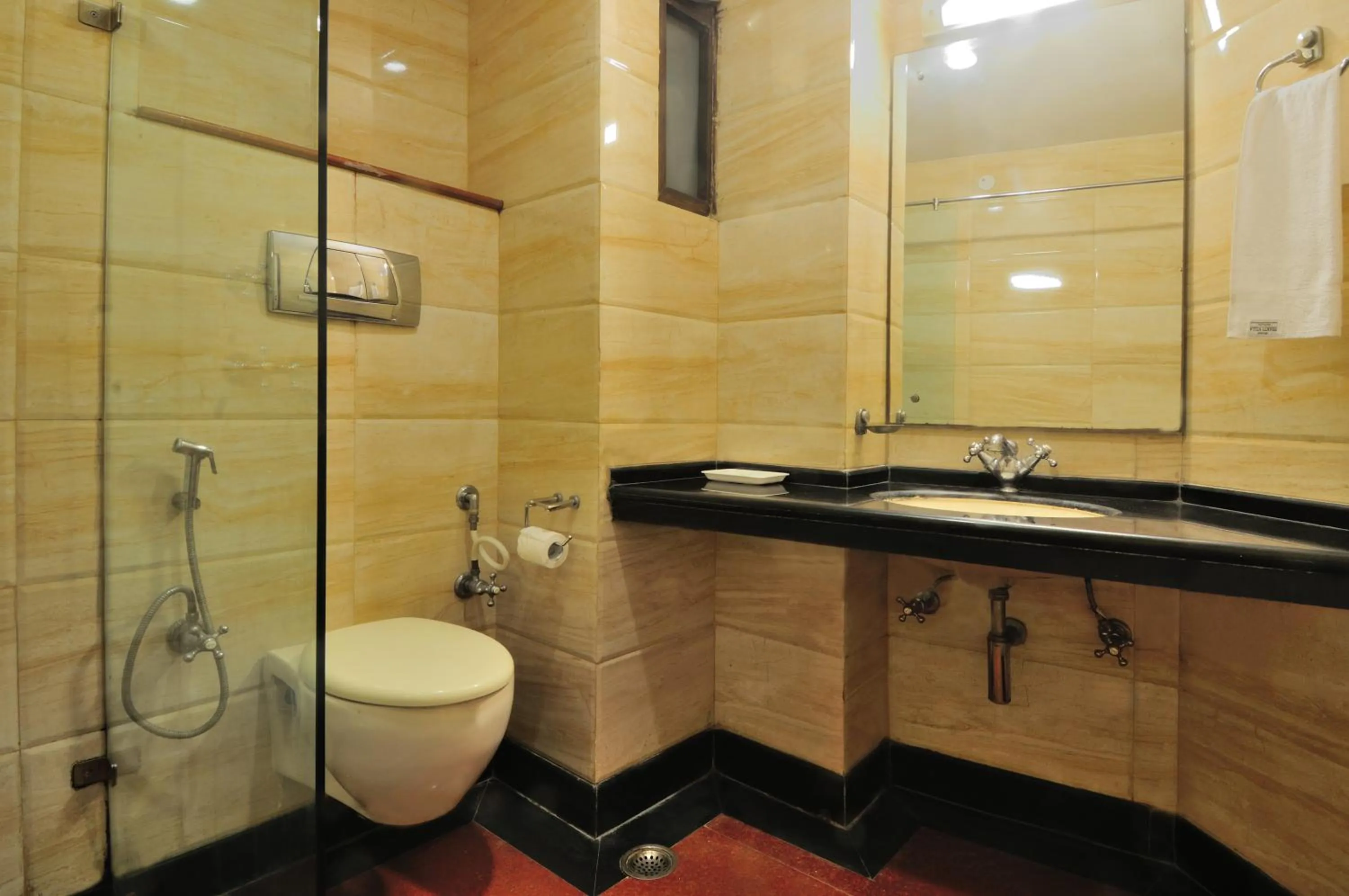 Bathroom in Hotel Shanti Villa- New Delhi Railway Station