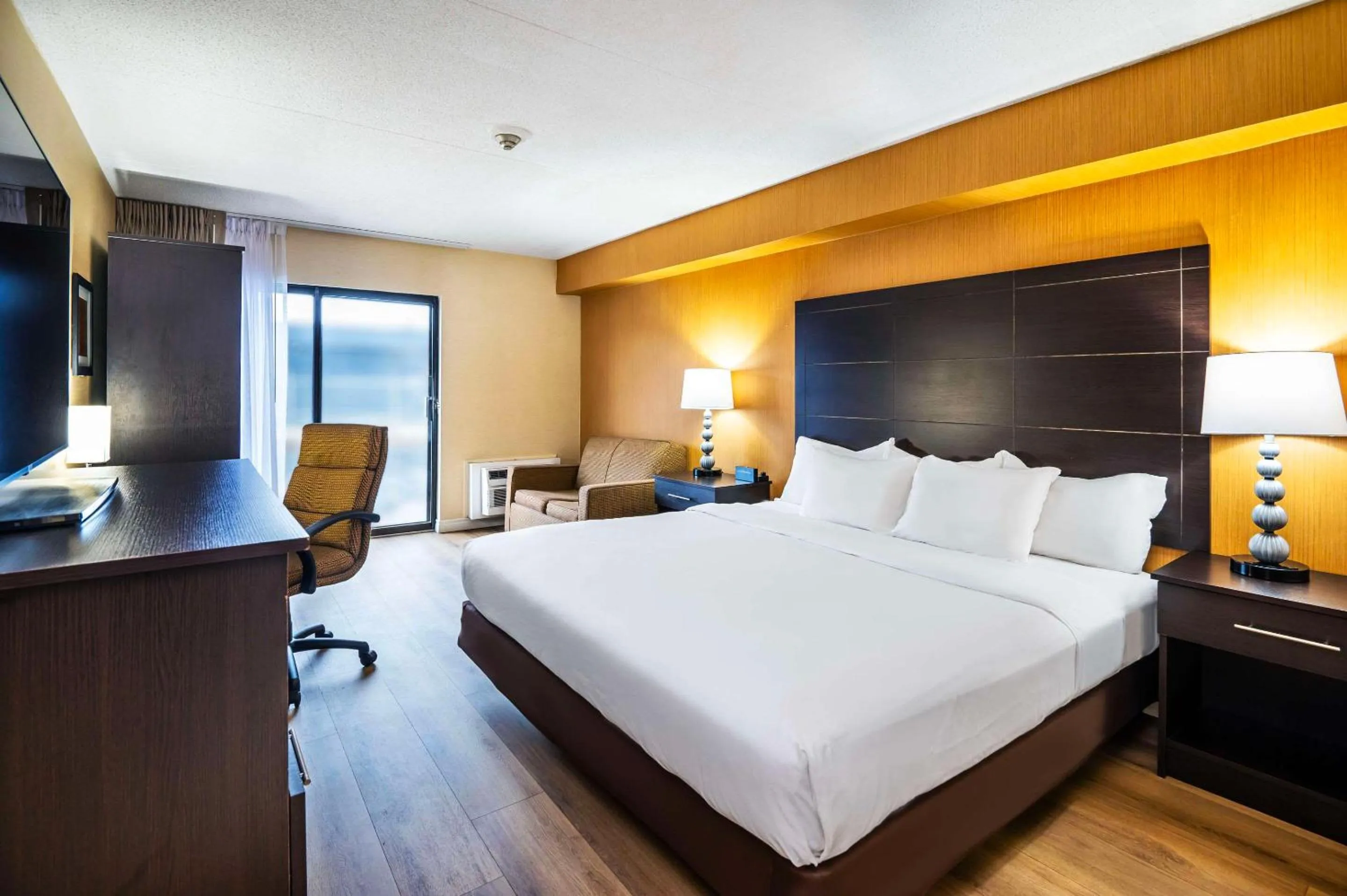 Bedroom, Bed in Quality Inn