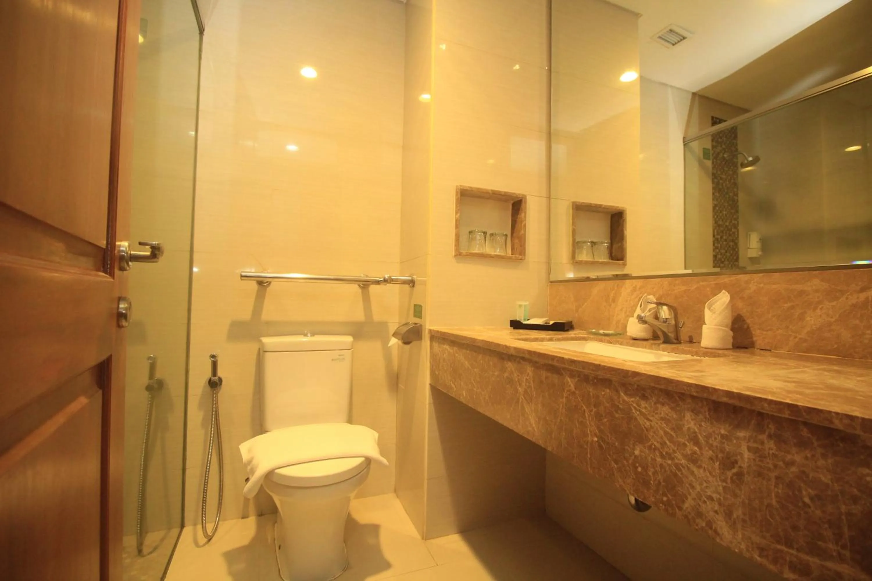 Toilet in Hotel on The Rock