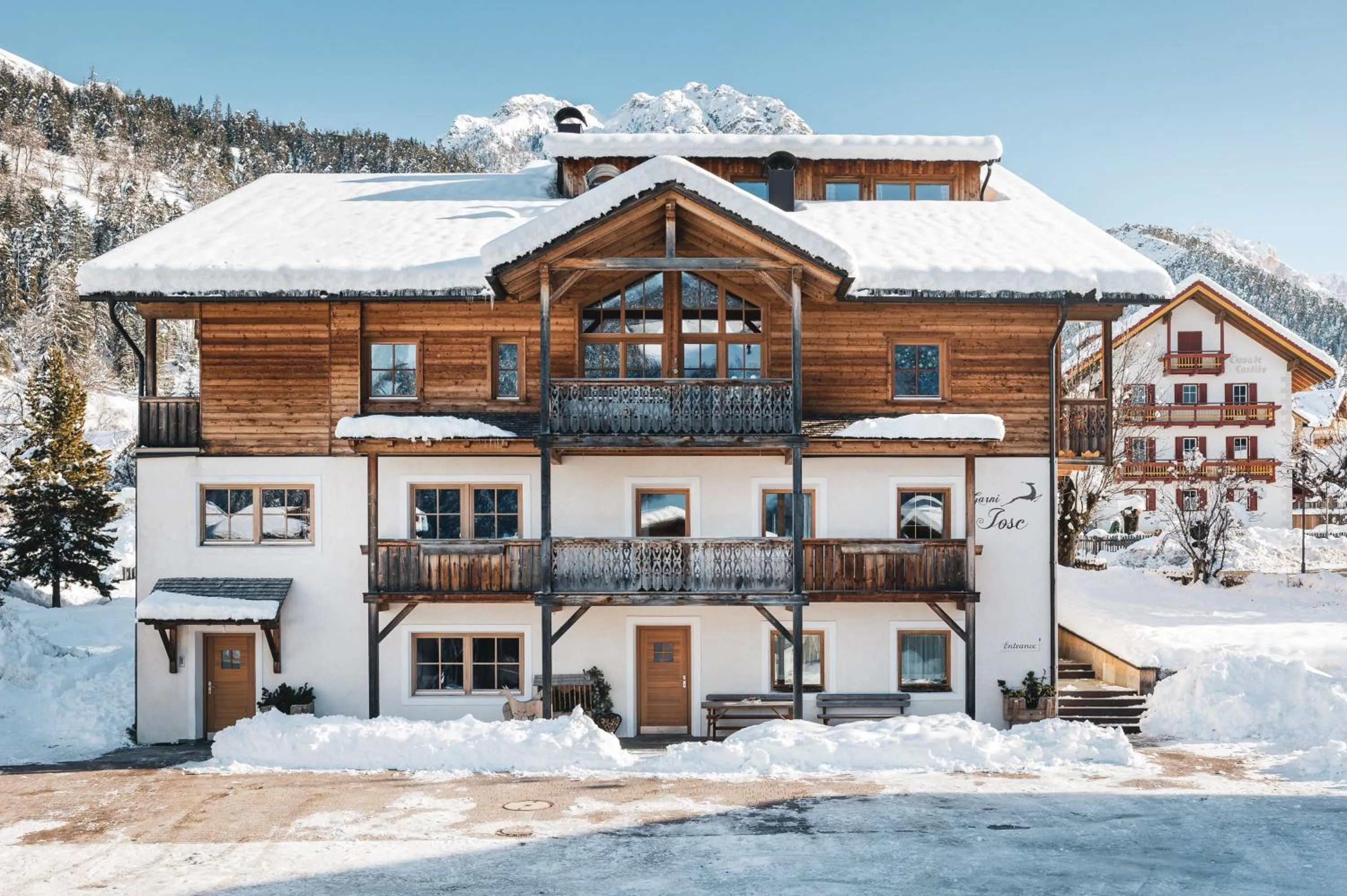 Property building in Garnì Iosc