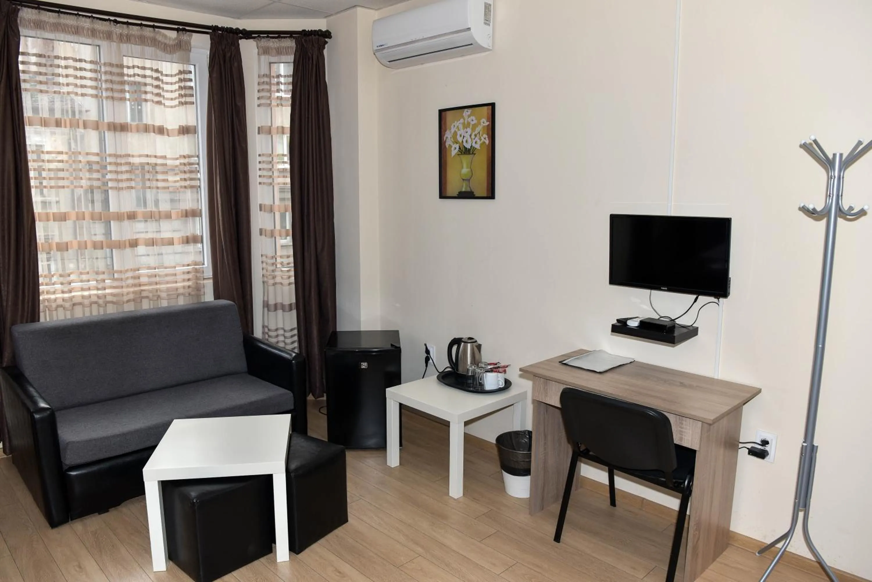 Communal lounge/ TV room in Twain Apart&Rooms