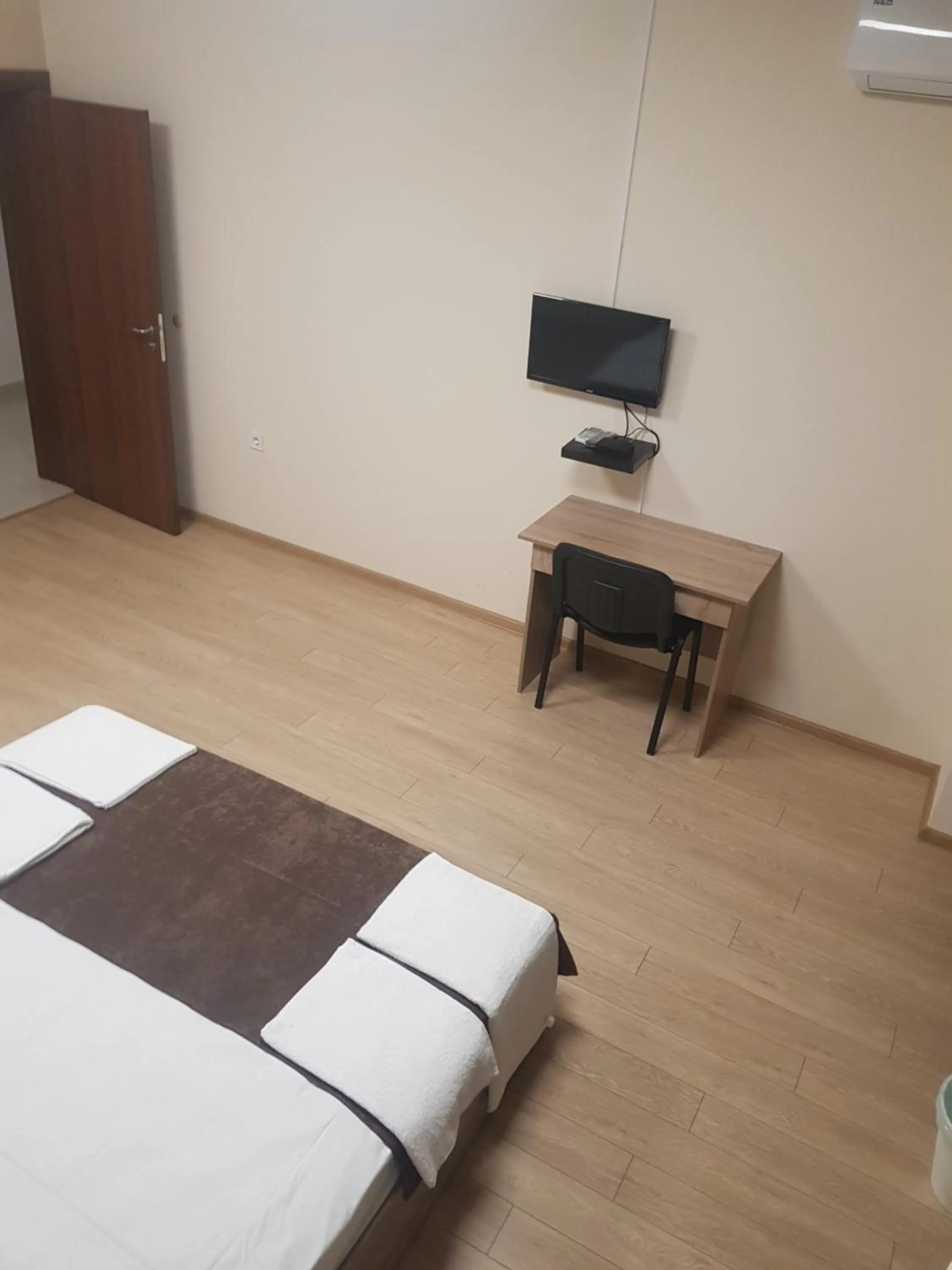 Communal lounge/ TV room, Bed in Twain Apart&Rooms