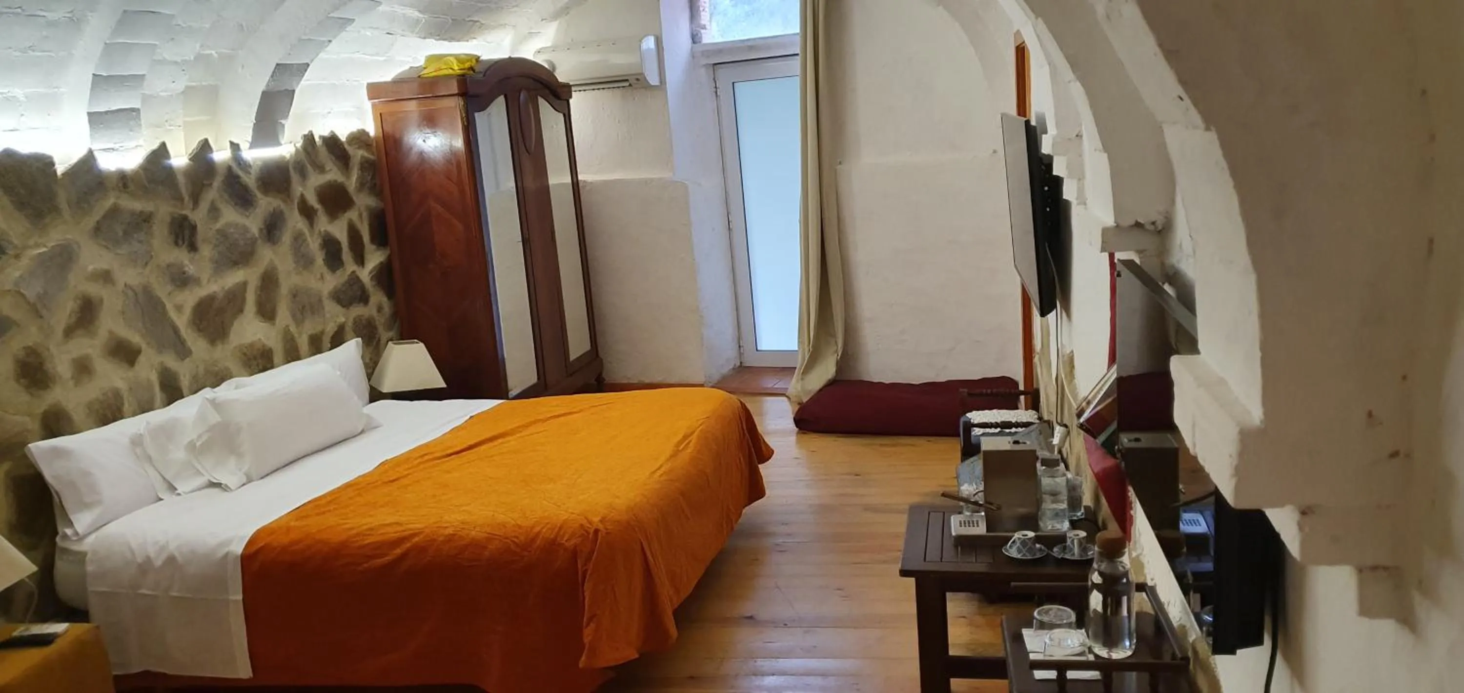 Bed in Mas Torrencito Pet Friendly