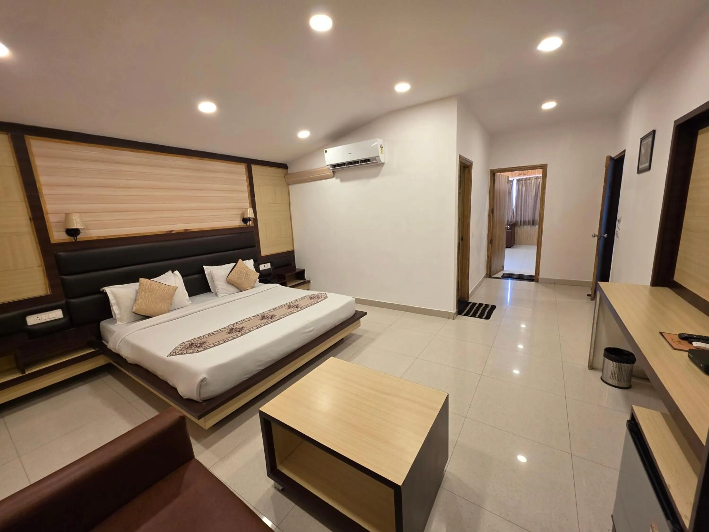 Bed in Hotel Rajpur Heights