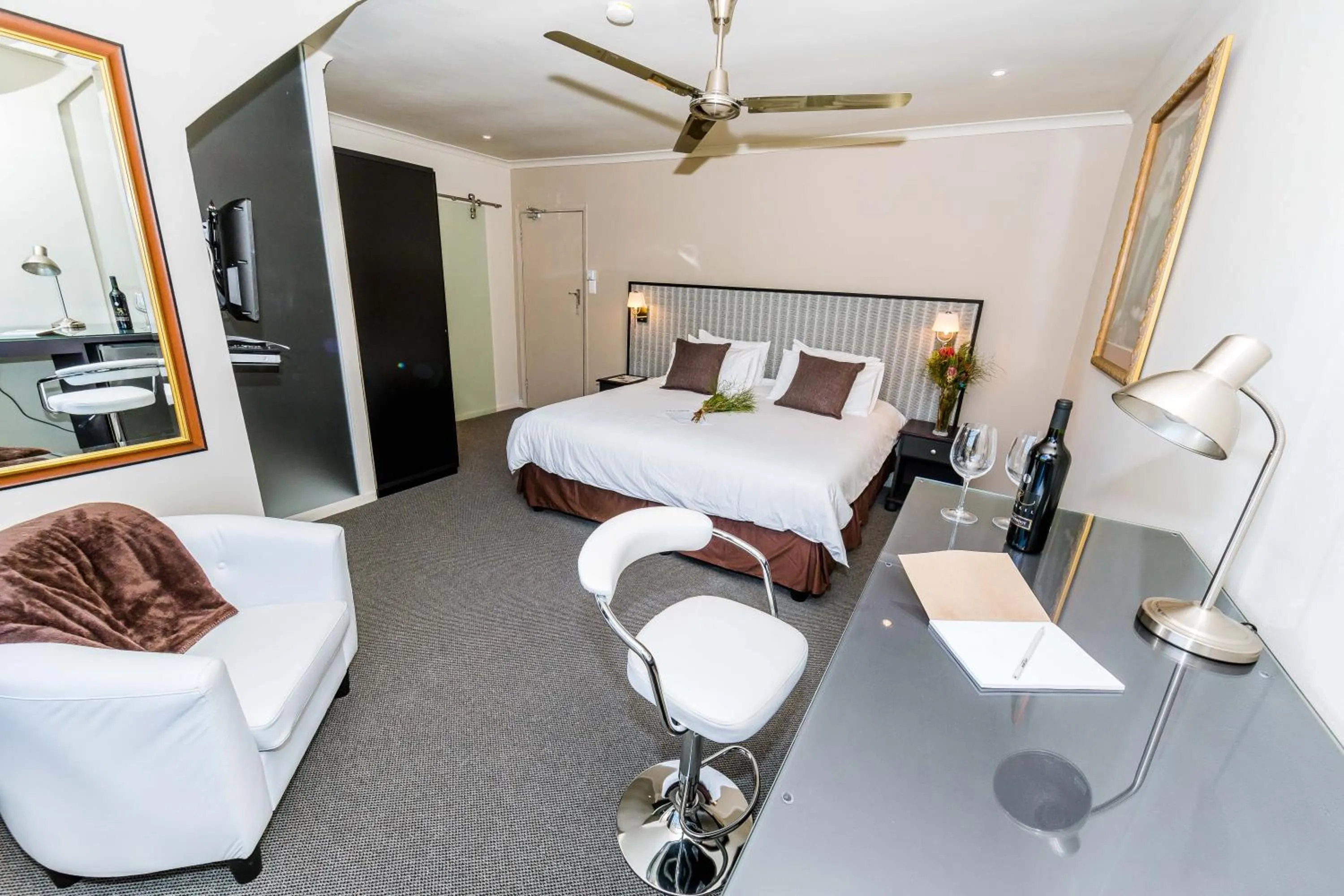 Bed in Le Petit Chateau Guest House