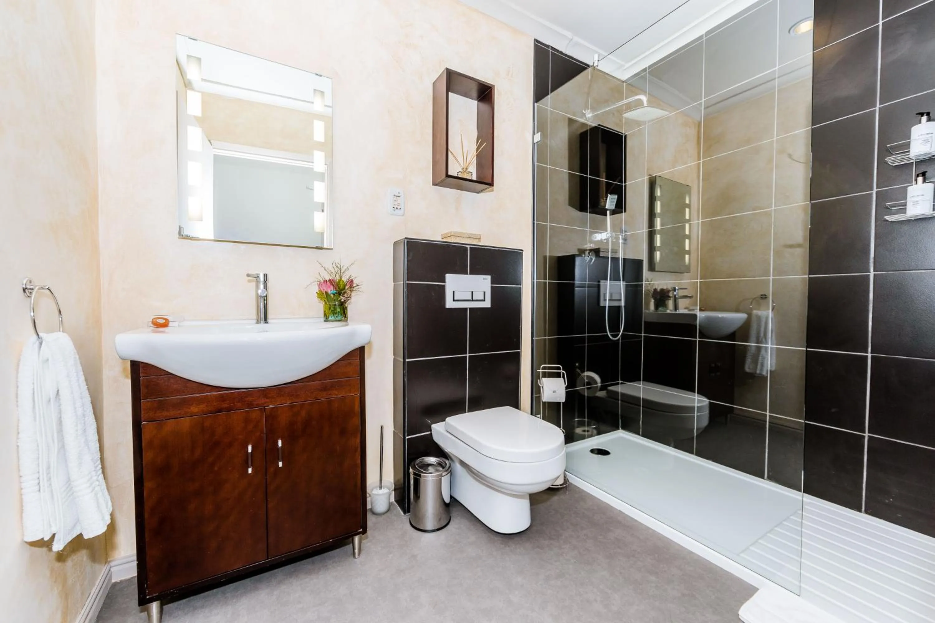 Le Petit Chateau Guest House