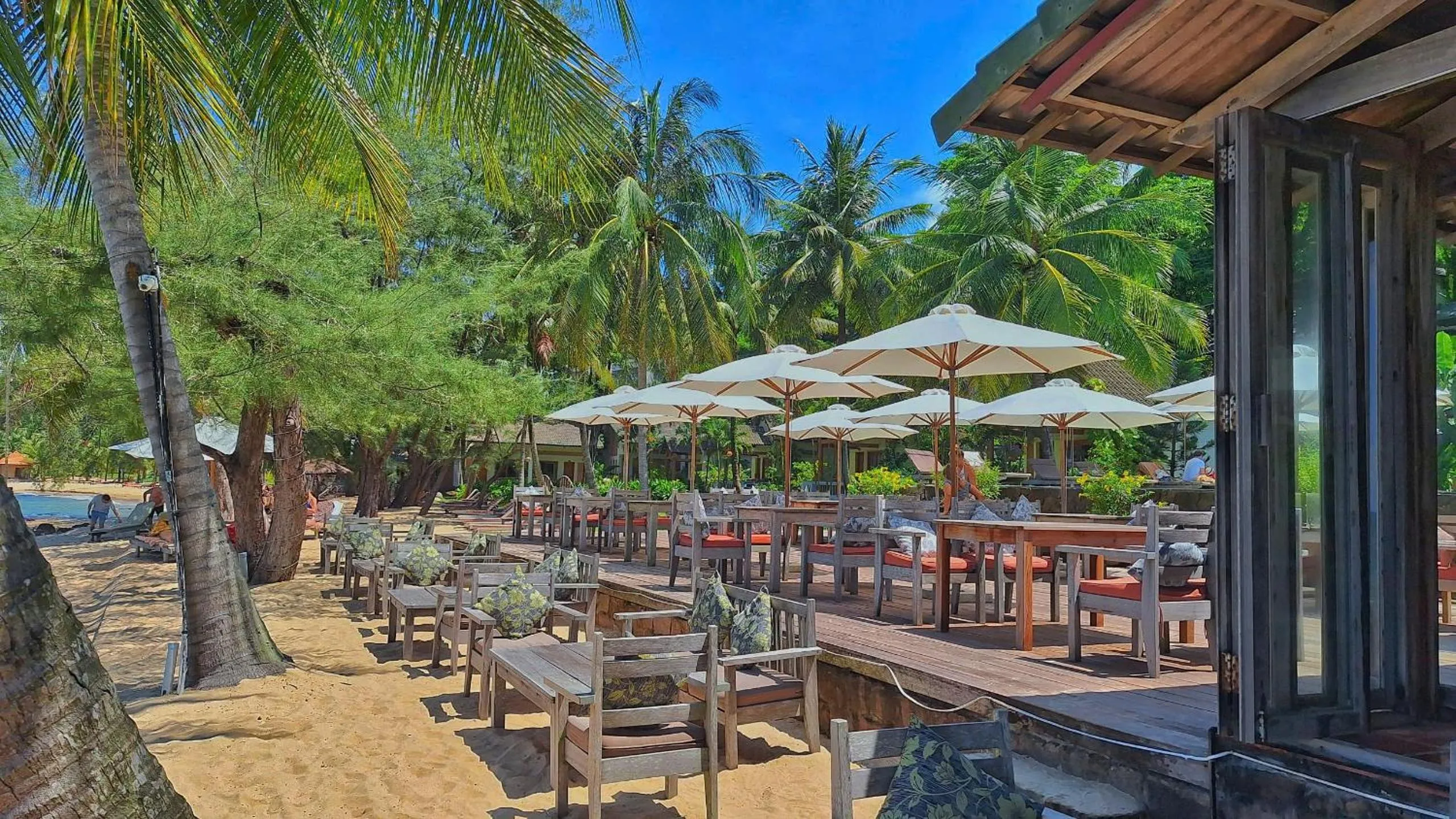 Restaurant/places to eat in Ancarine Beach Resort