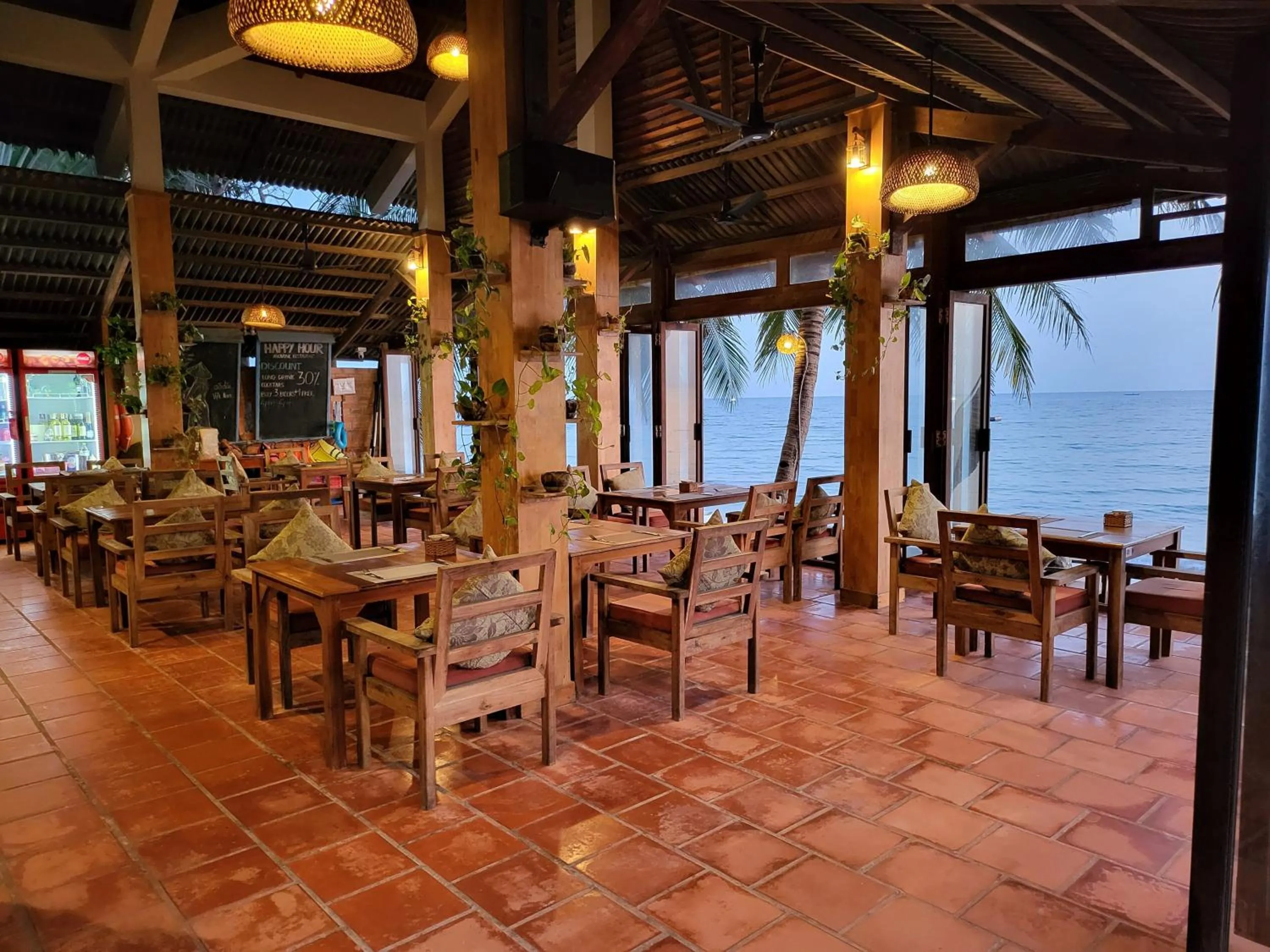 Restaurant/places to eat in Ancarine Beach Resort
