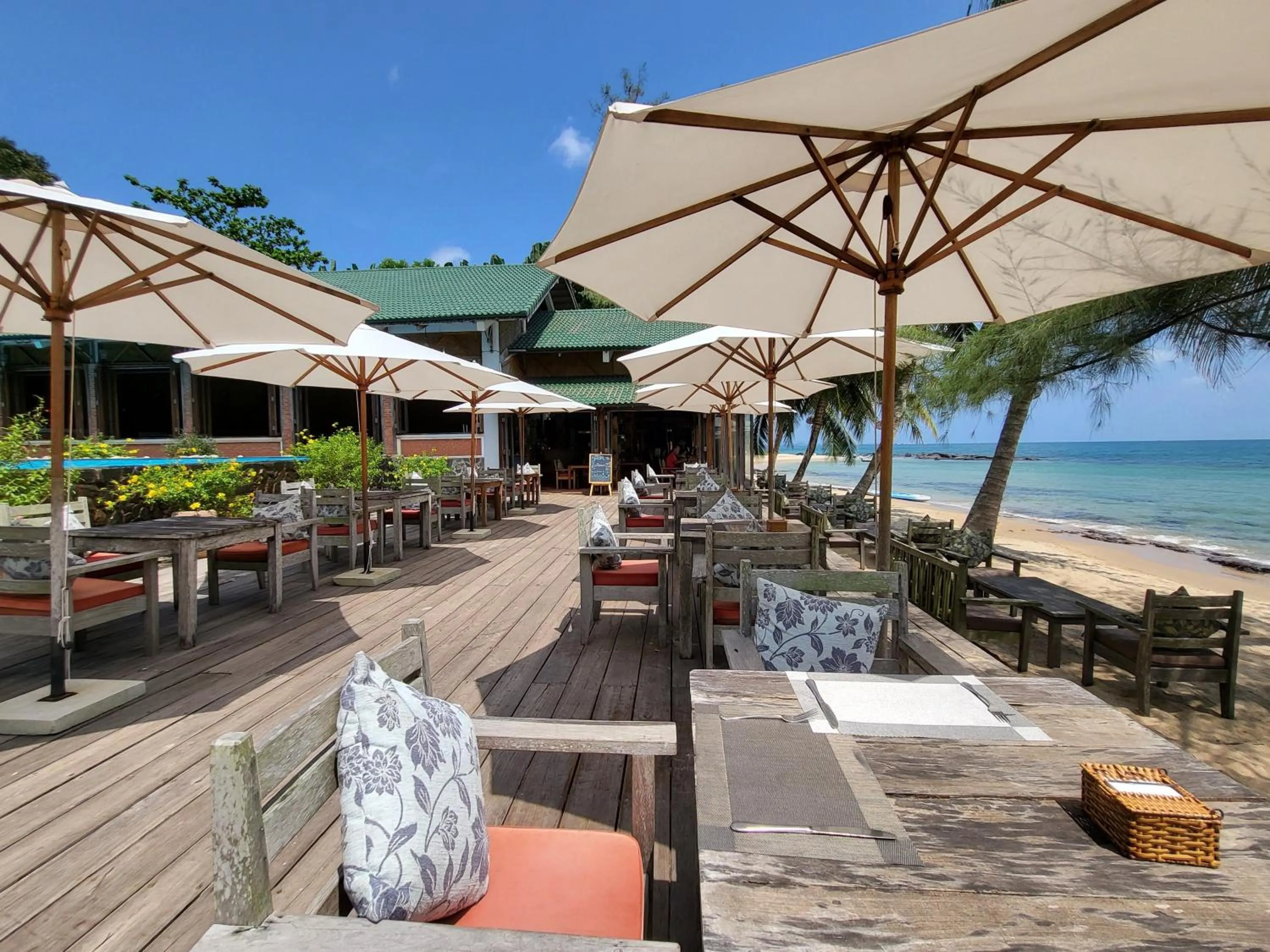 Restaurant/places to eat in Ancarine Beach Resort