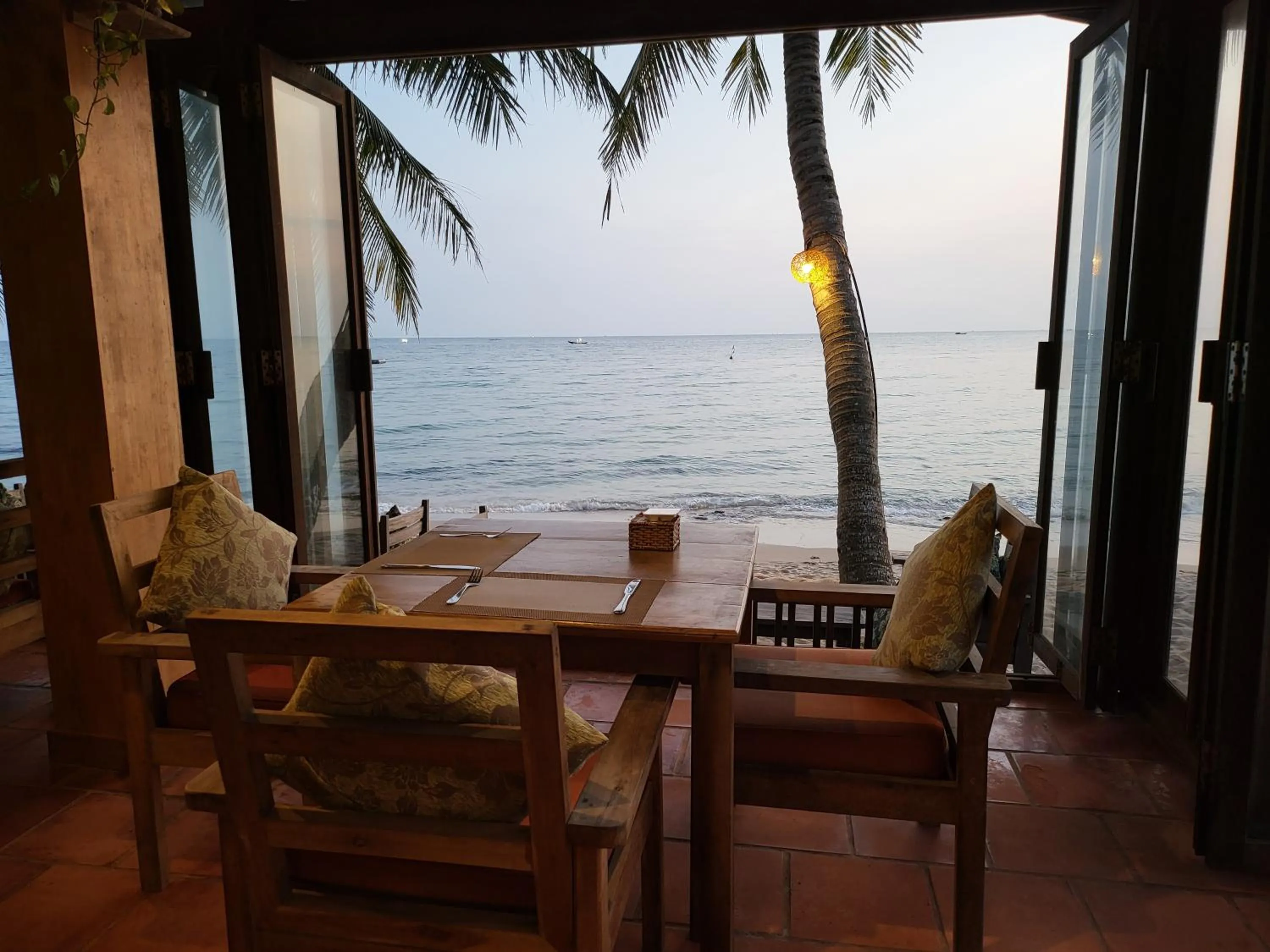 Restaurant/places to eat in Ancarine Beach Resort