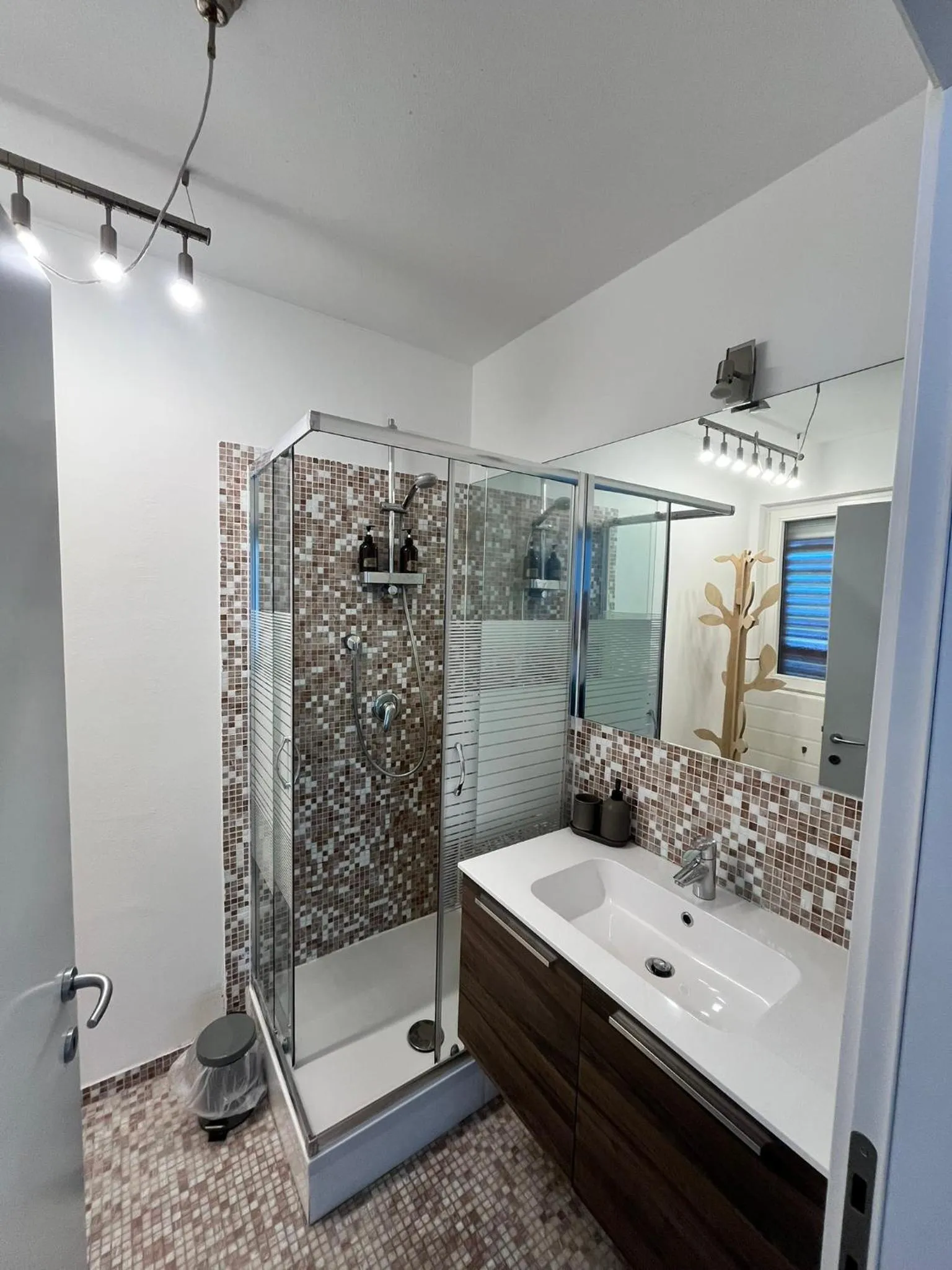 Shower in B&B Mele d'Oro