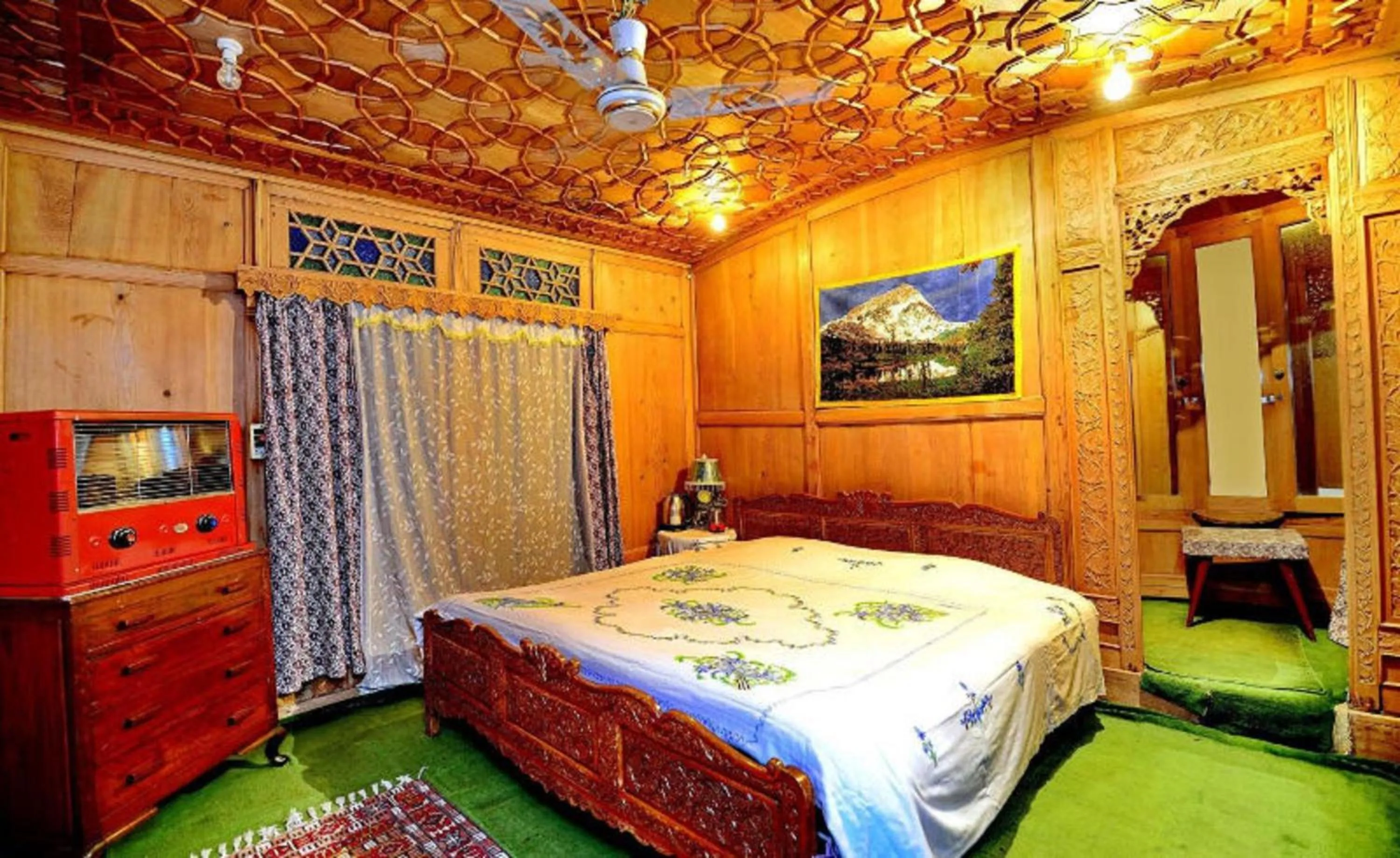 Bedroom, Bed in Golden Crest DALLAKE