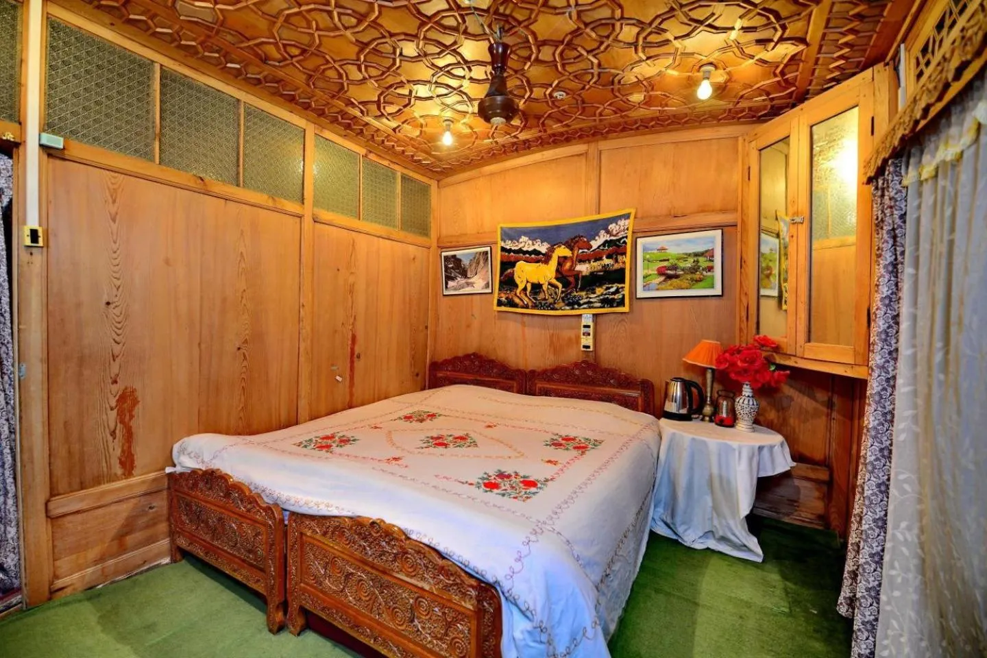 Bedroom, Bed in Golden Crest DALLAKE