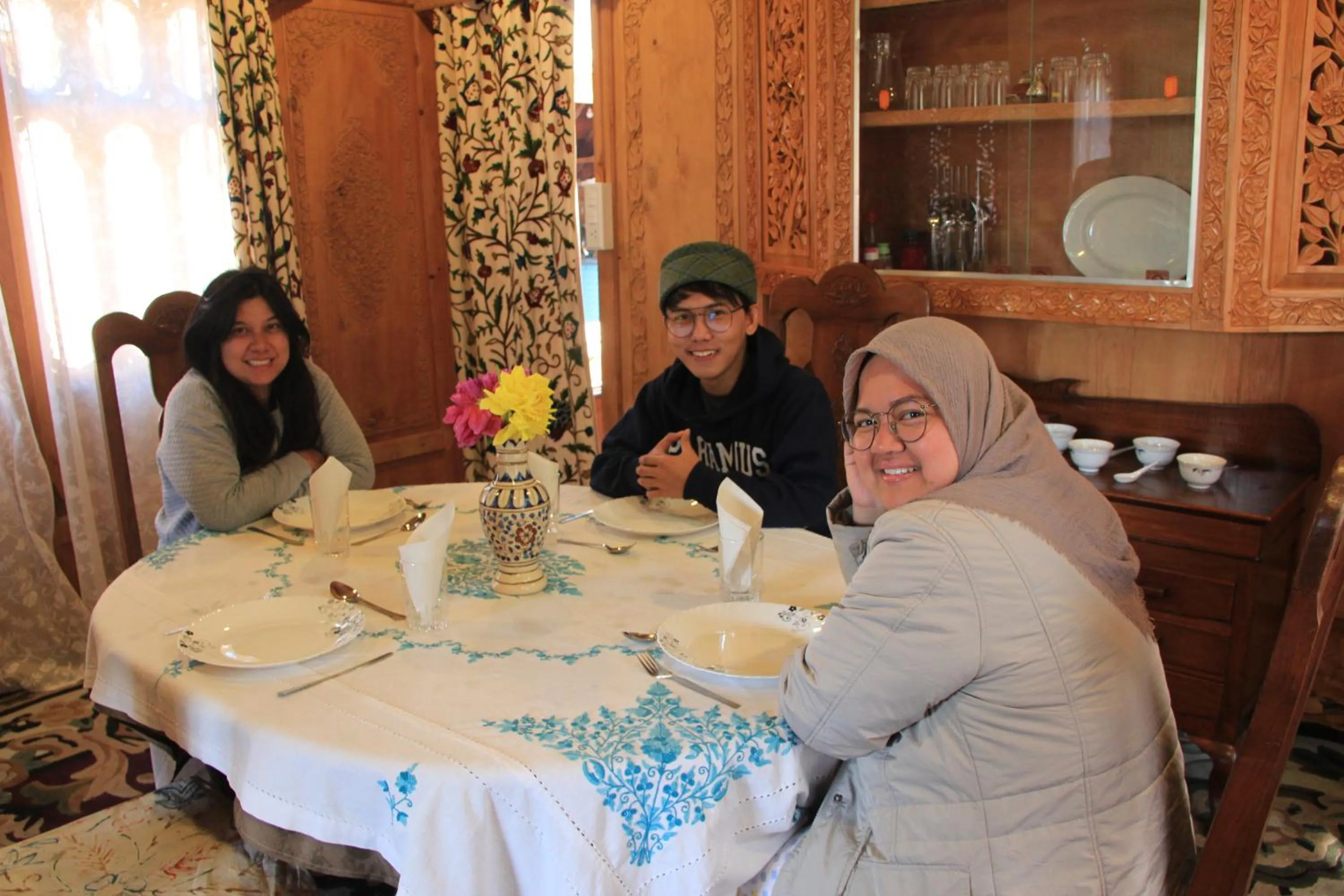 Restaurant/places to eat in Golden Crest DALLAKE