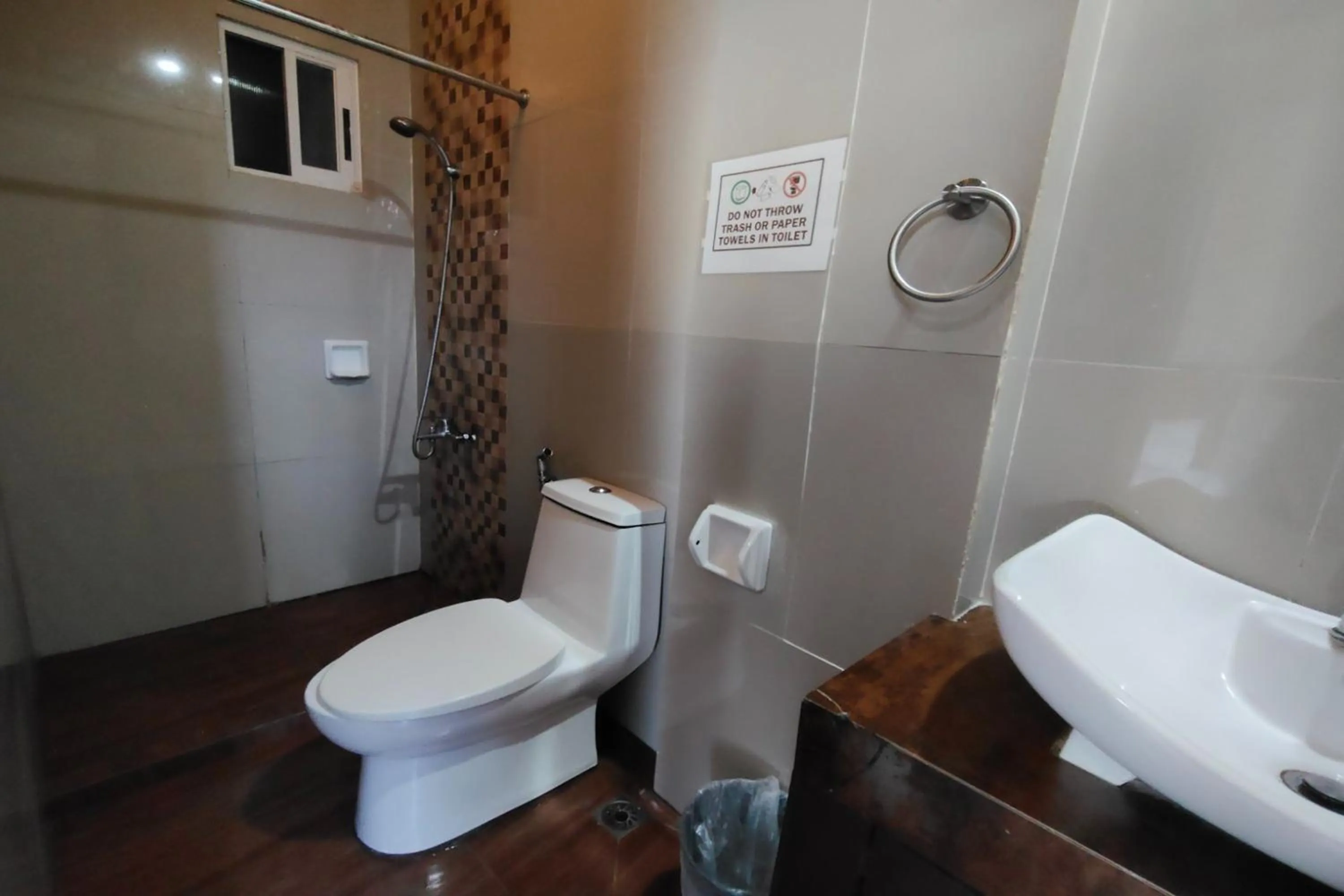 Shower in Taj Guesthouse Boracay