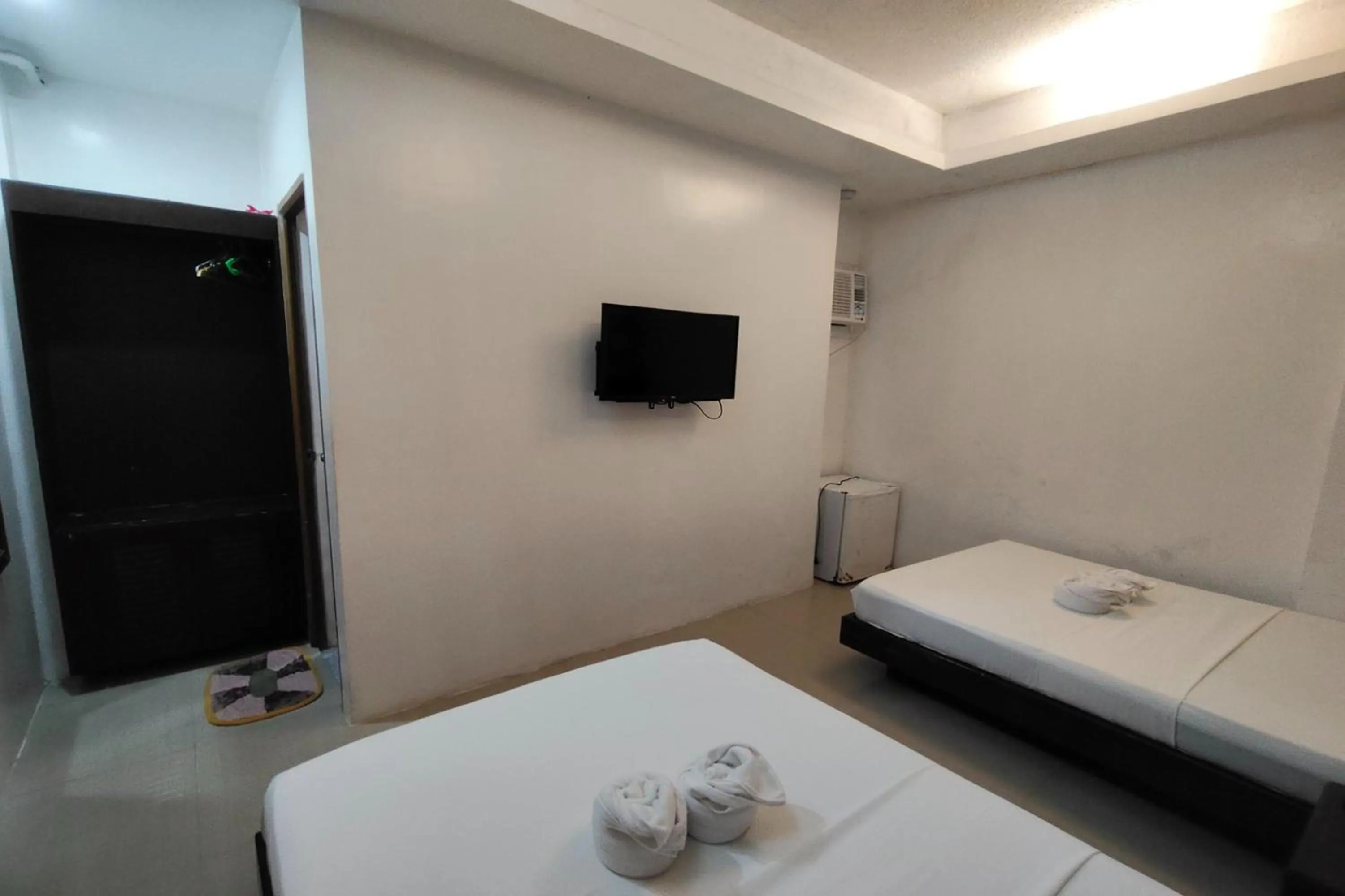 Bed in Taj Guesthouse Boracay