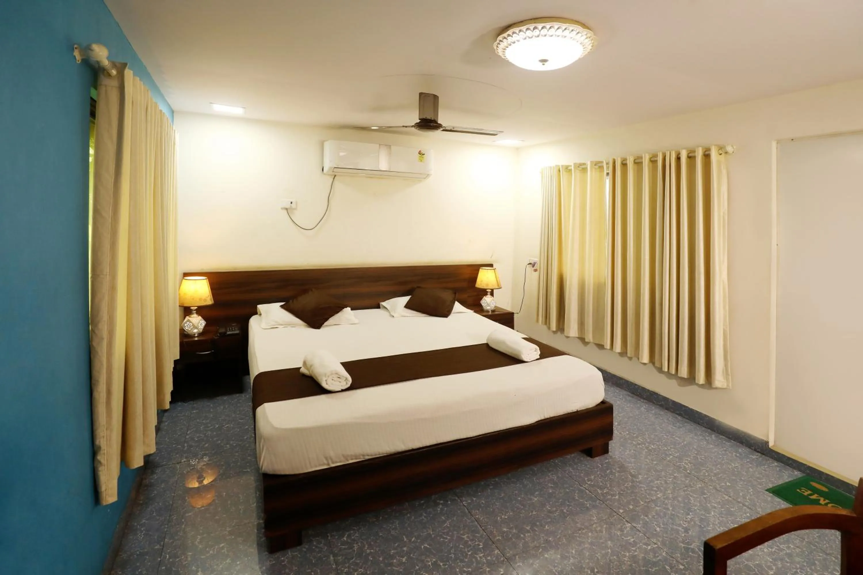 Photo of the whole room, Bed in Pali Village Resort