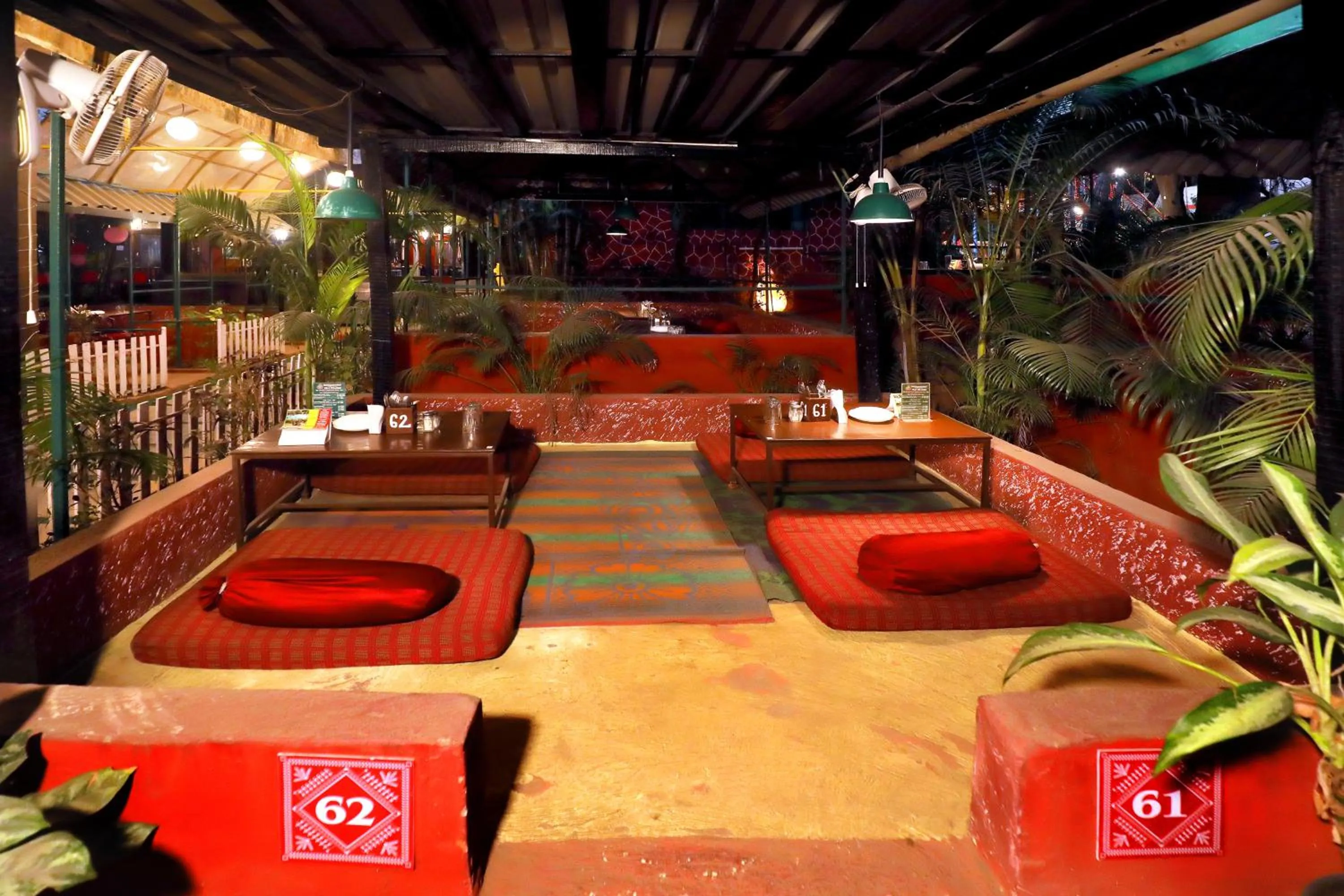 Restaurant/places to eat in Pali Village Resort