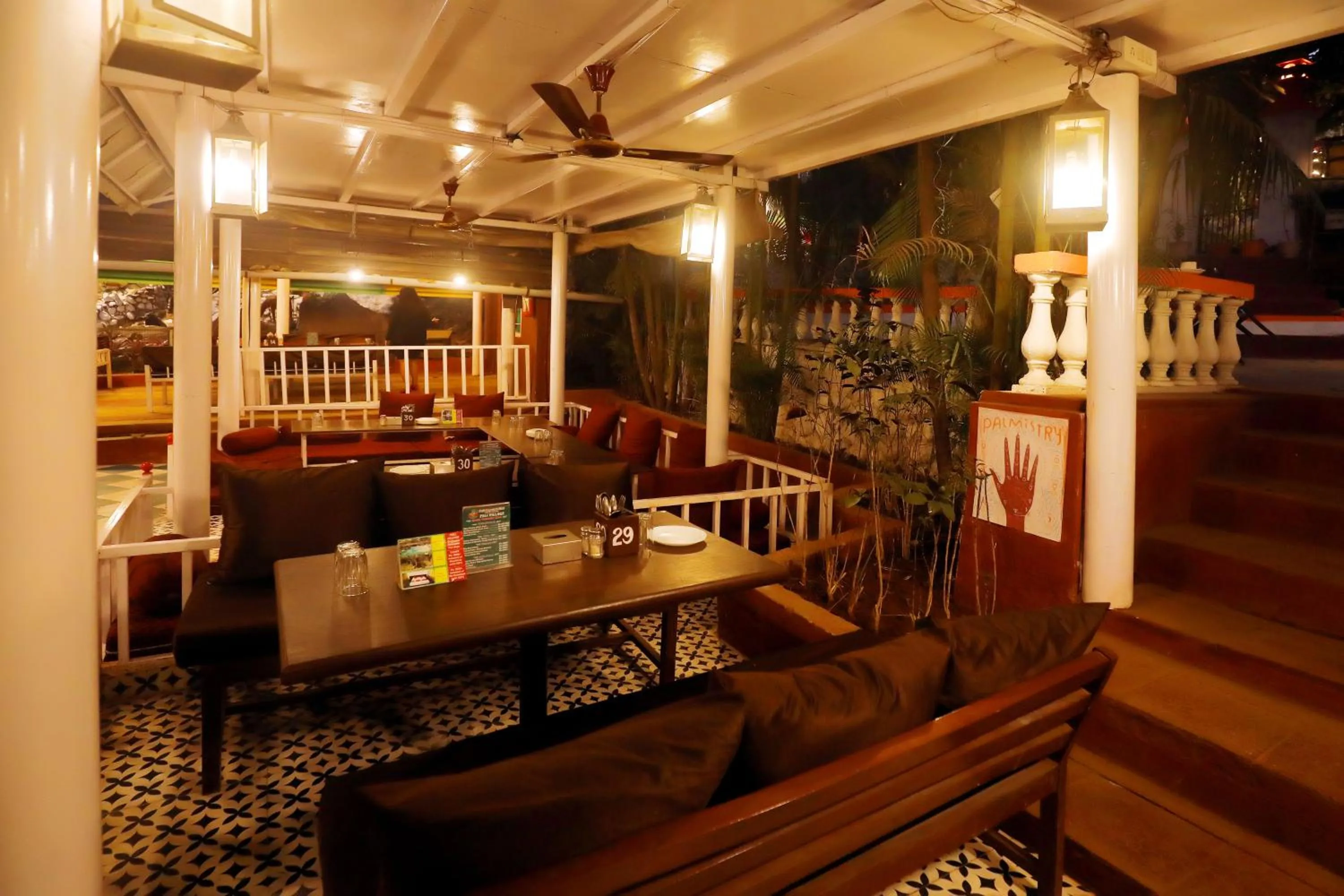 Restaurant/places to eat in Pali Village Resort