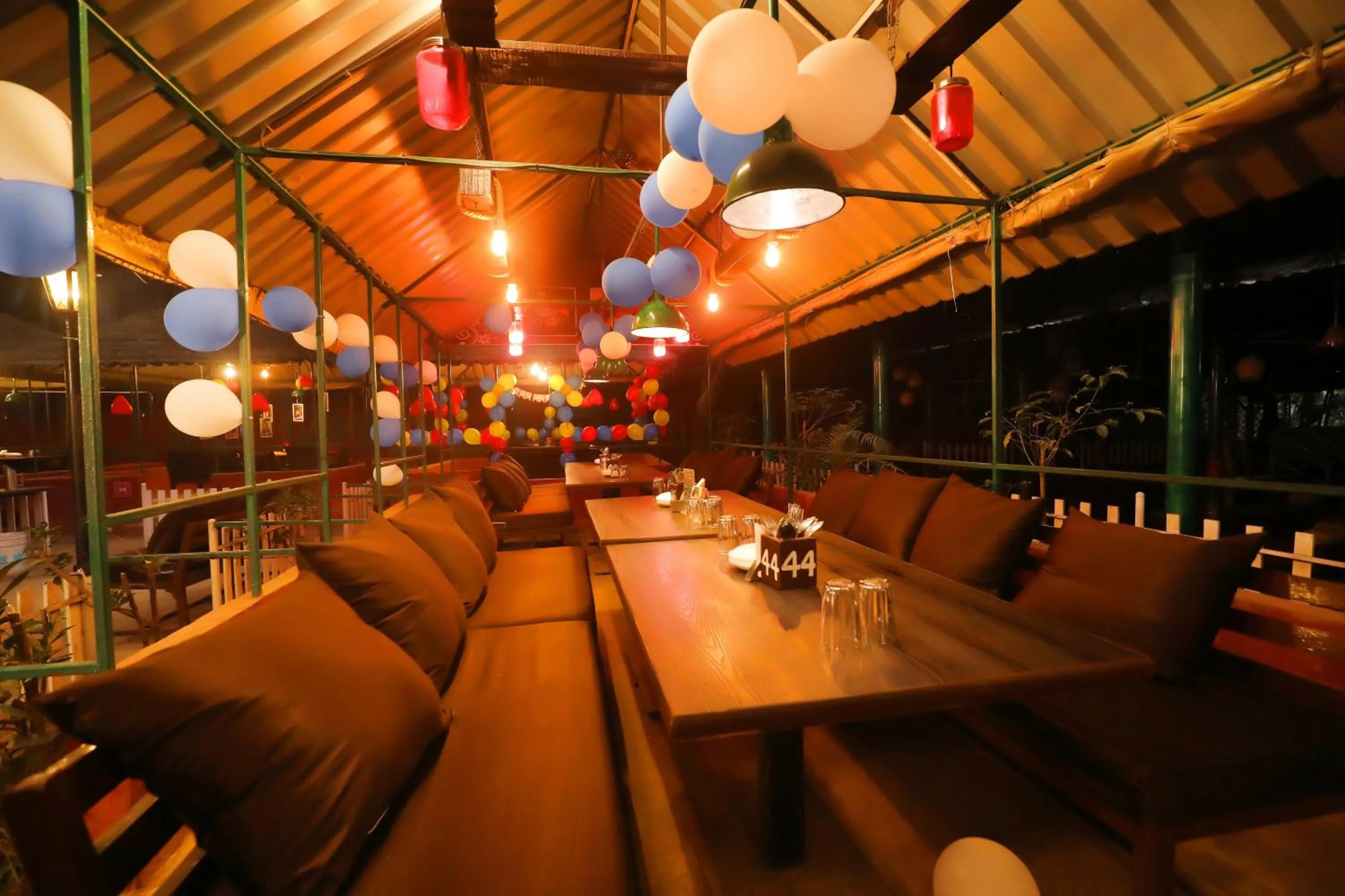 Restaurant/places to eat in Pali Village Resort