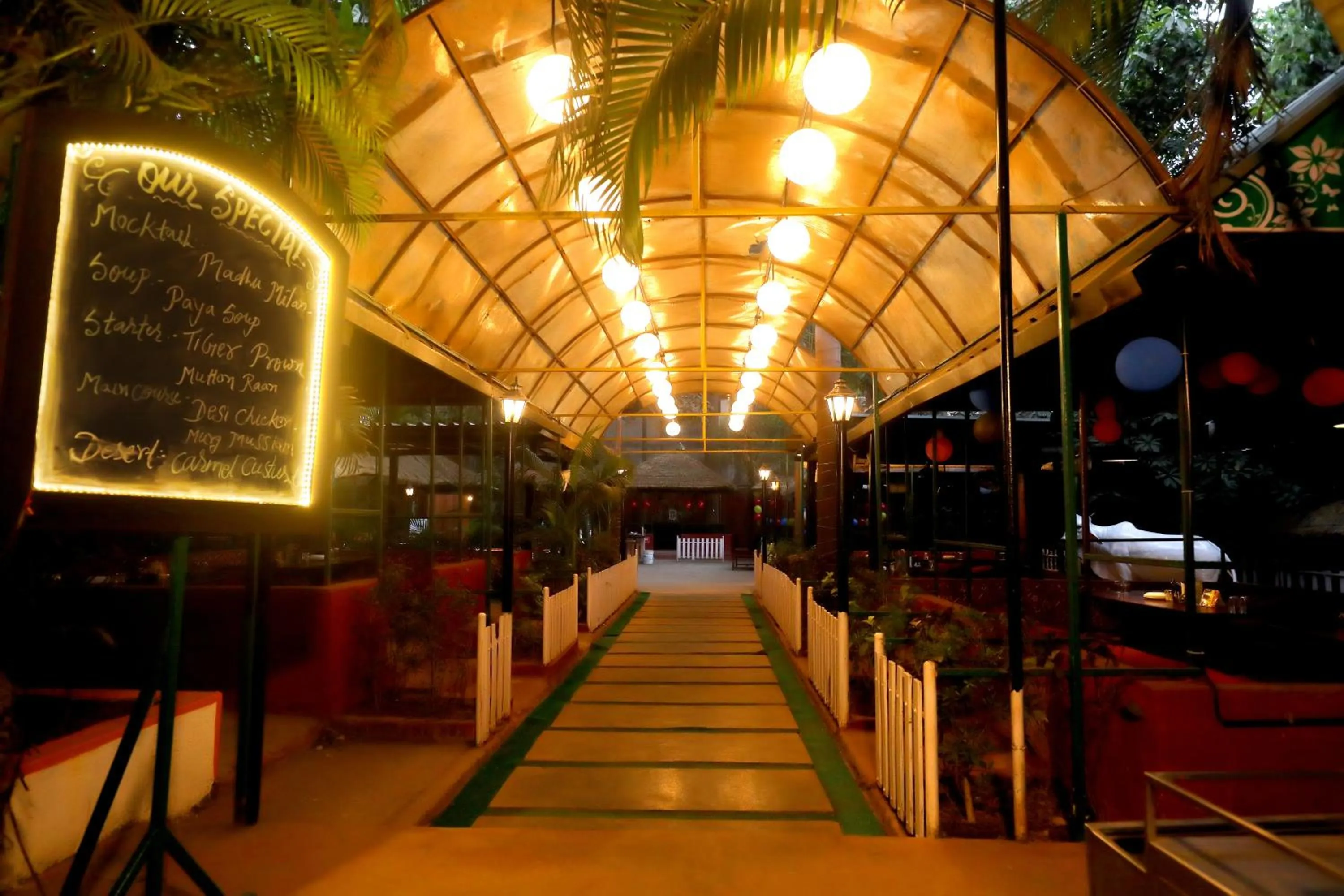 Restaurant/places to eat in Pali Village Resort