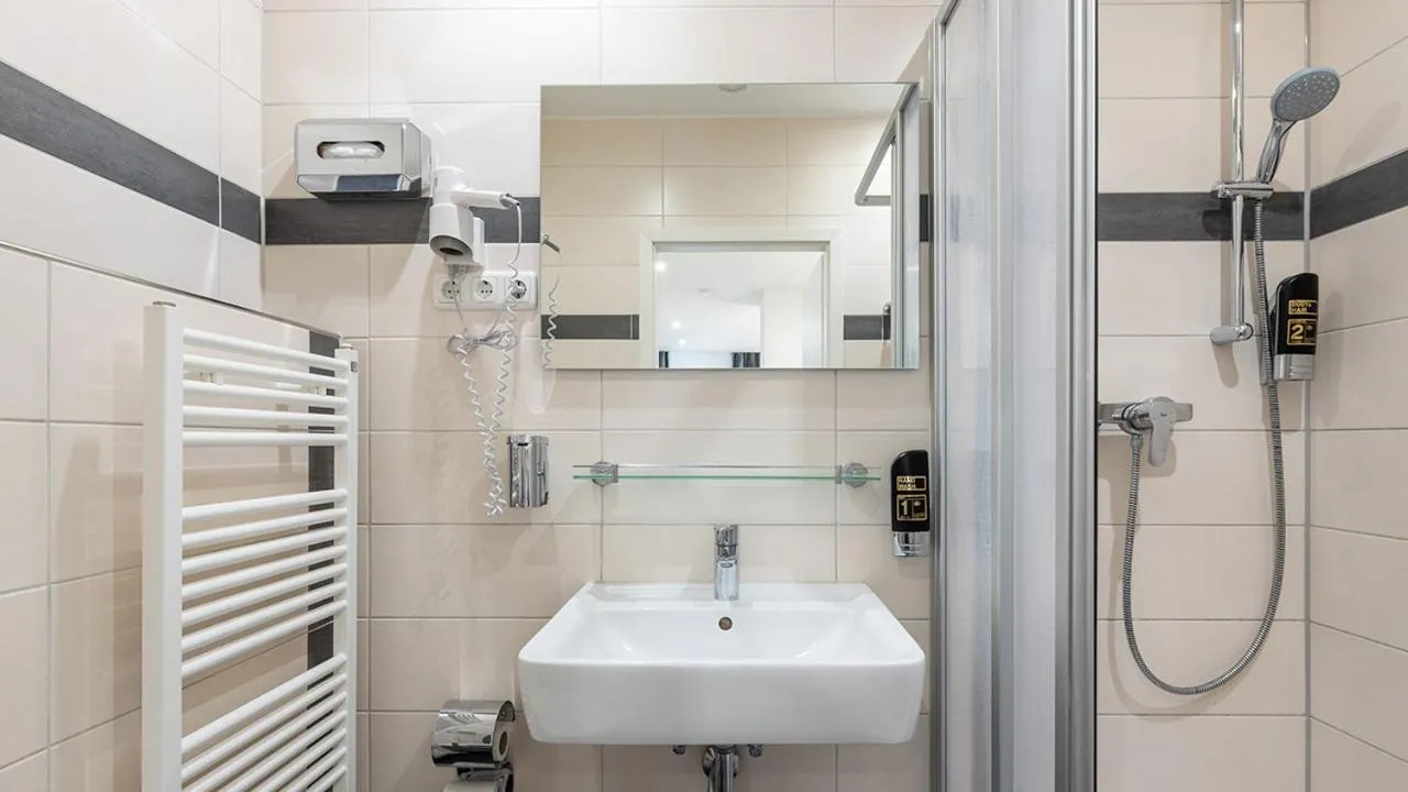 Shower in Trip Inn Budget Hotel Messe