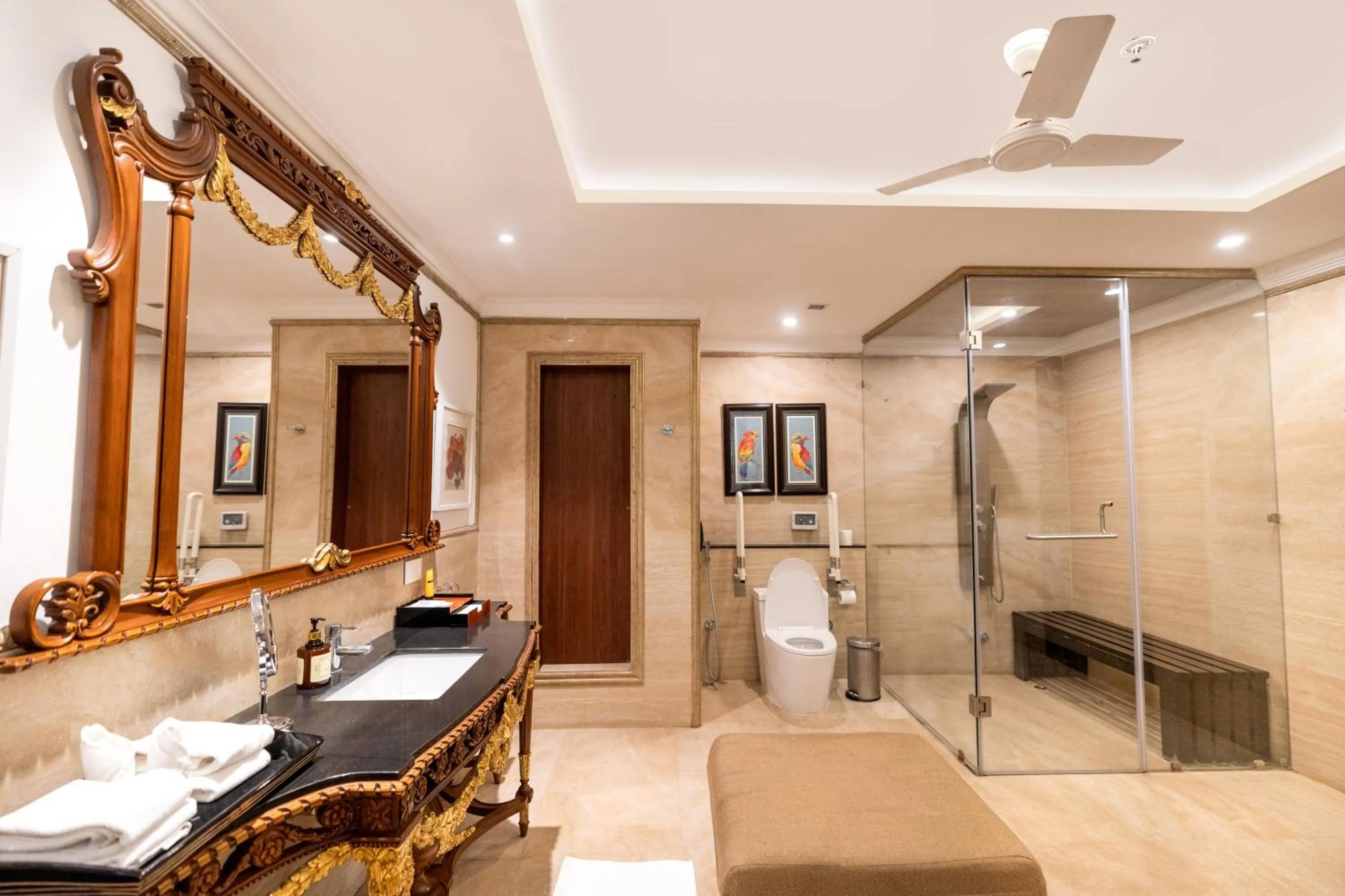 Shower in MAYFAIR Lake Resort