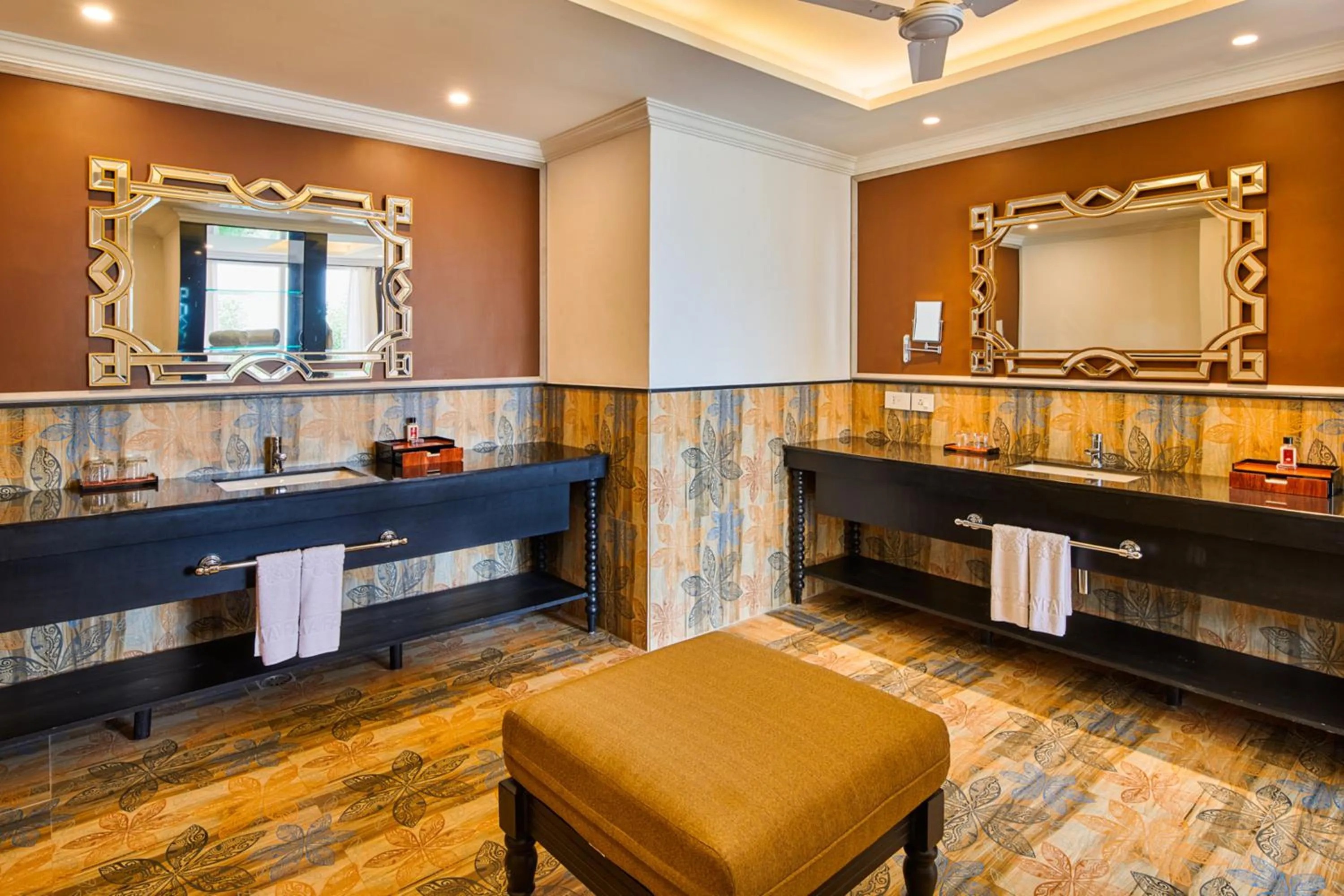 Bathroom in MAYFAIR Lake Resort