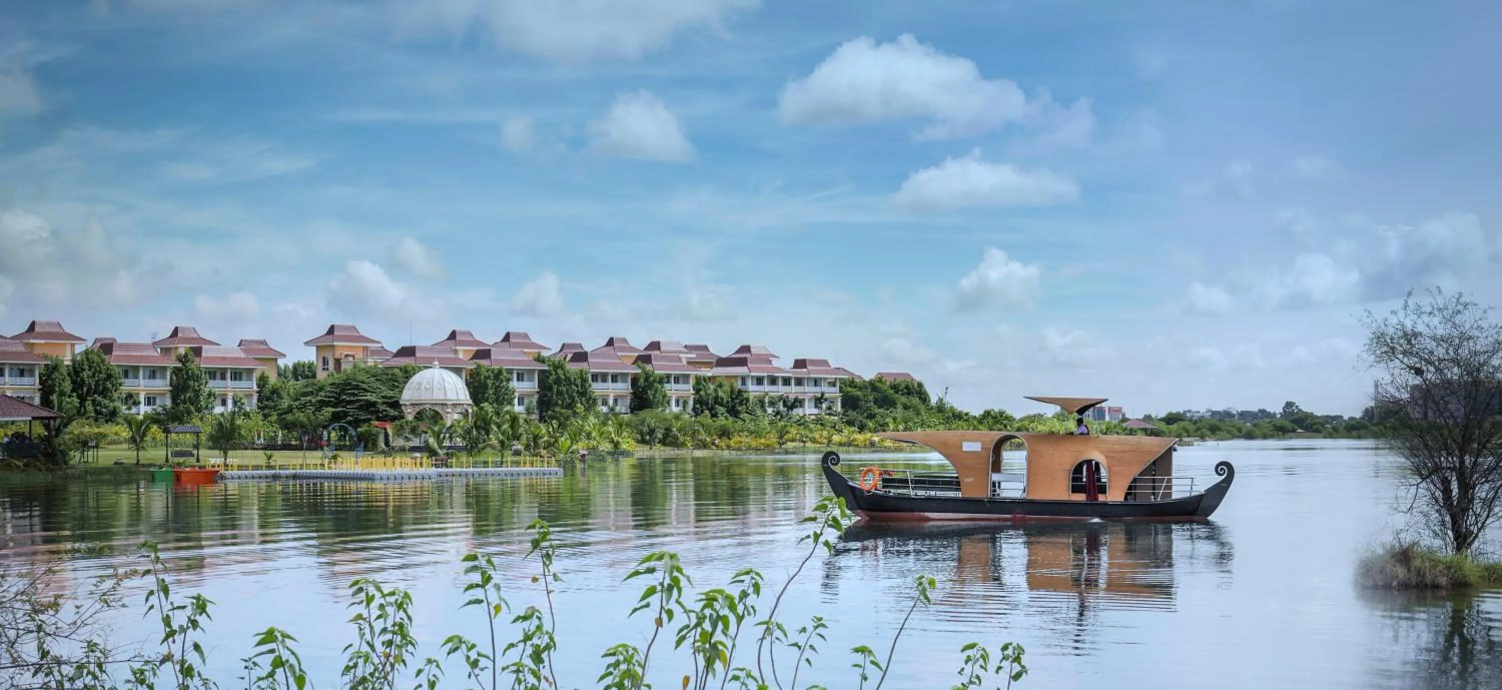 Lake view in MAYFAIR Lake Resort