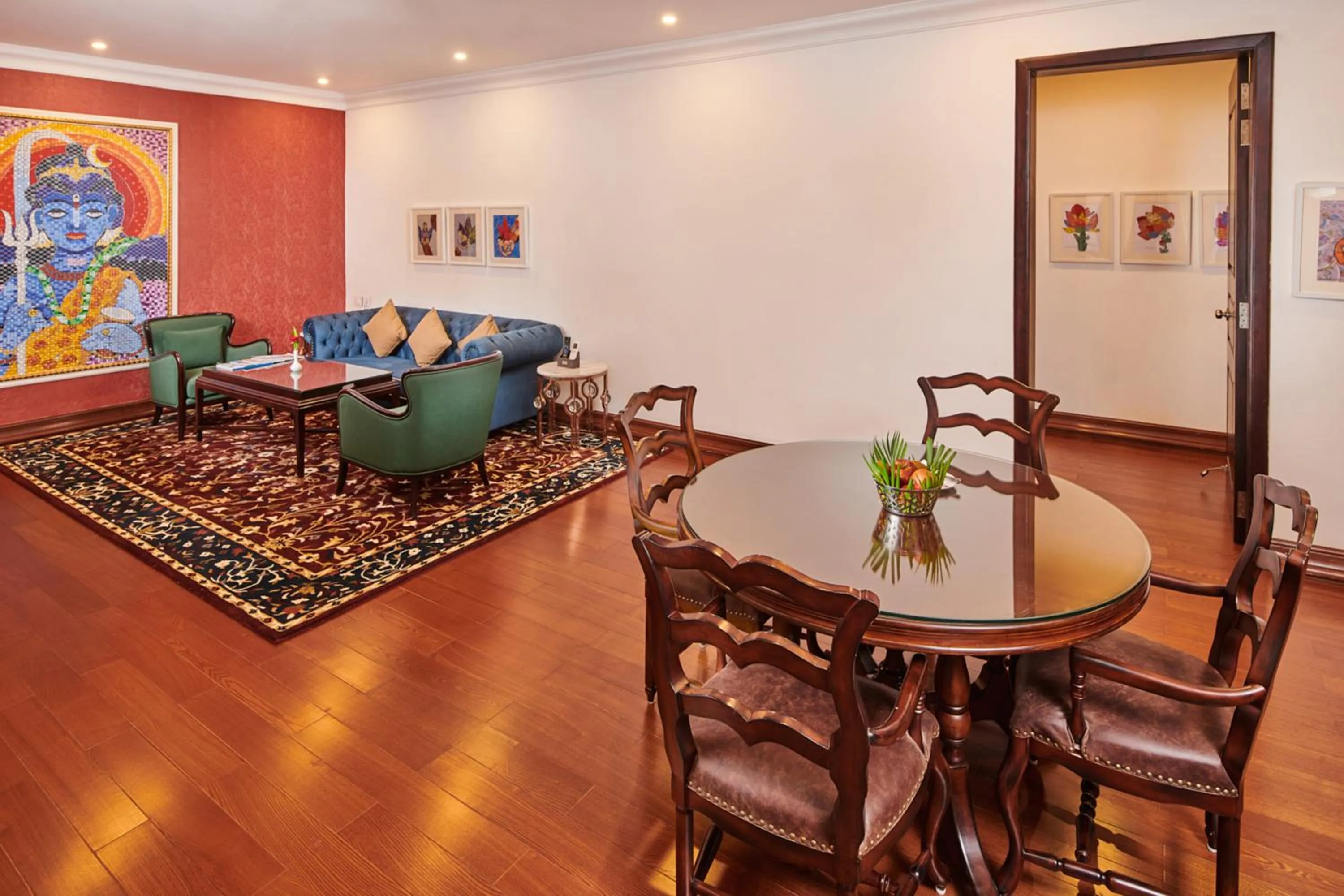 Living room in MAYFAIR Lake Resort