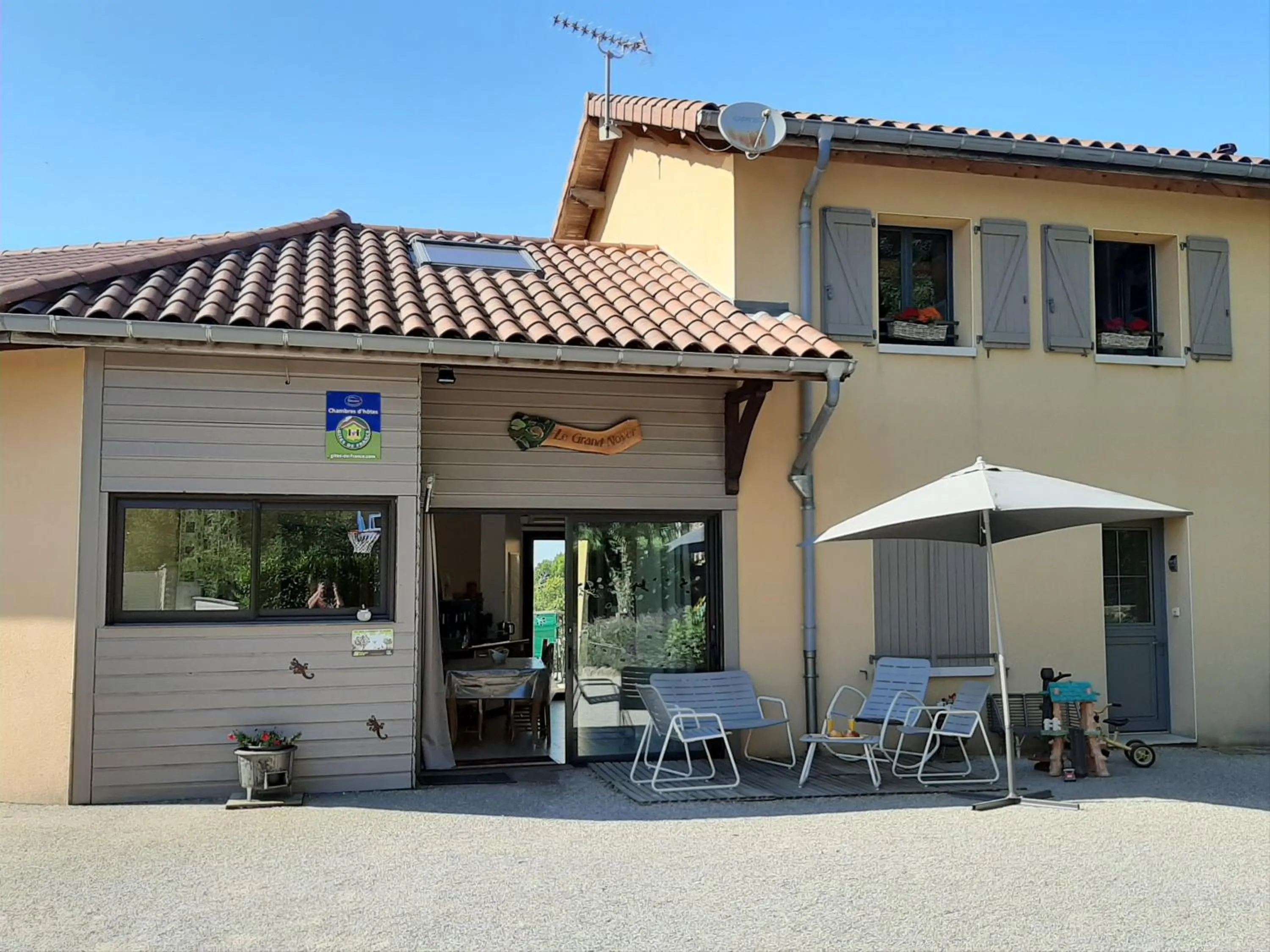 Property building in Le Grand Noyer