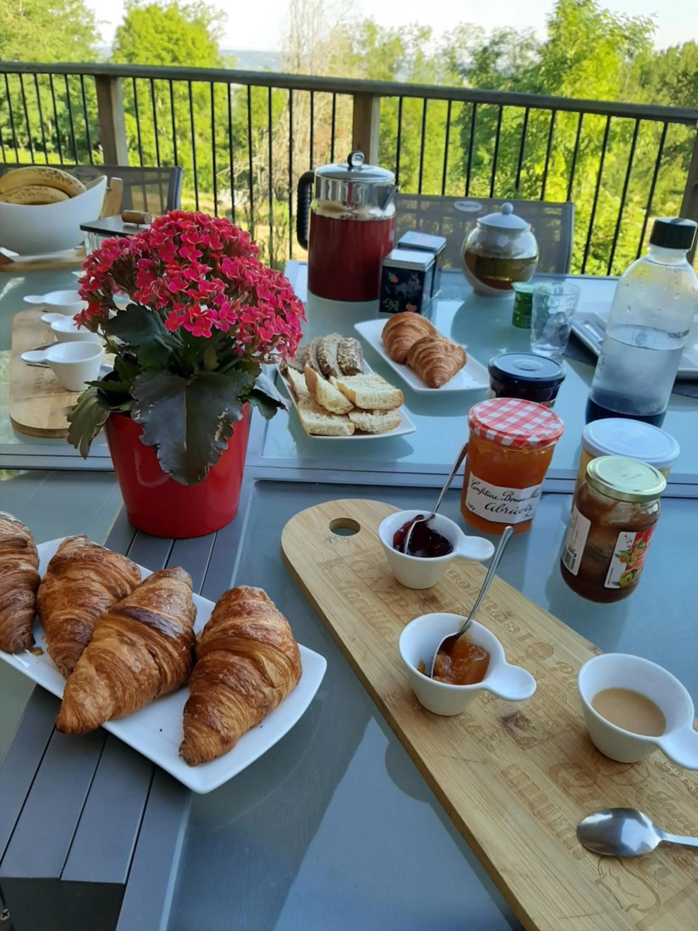 Food and drinks in Le Grand Noyer