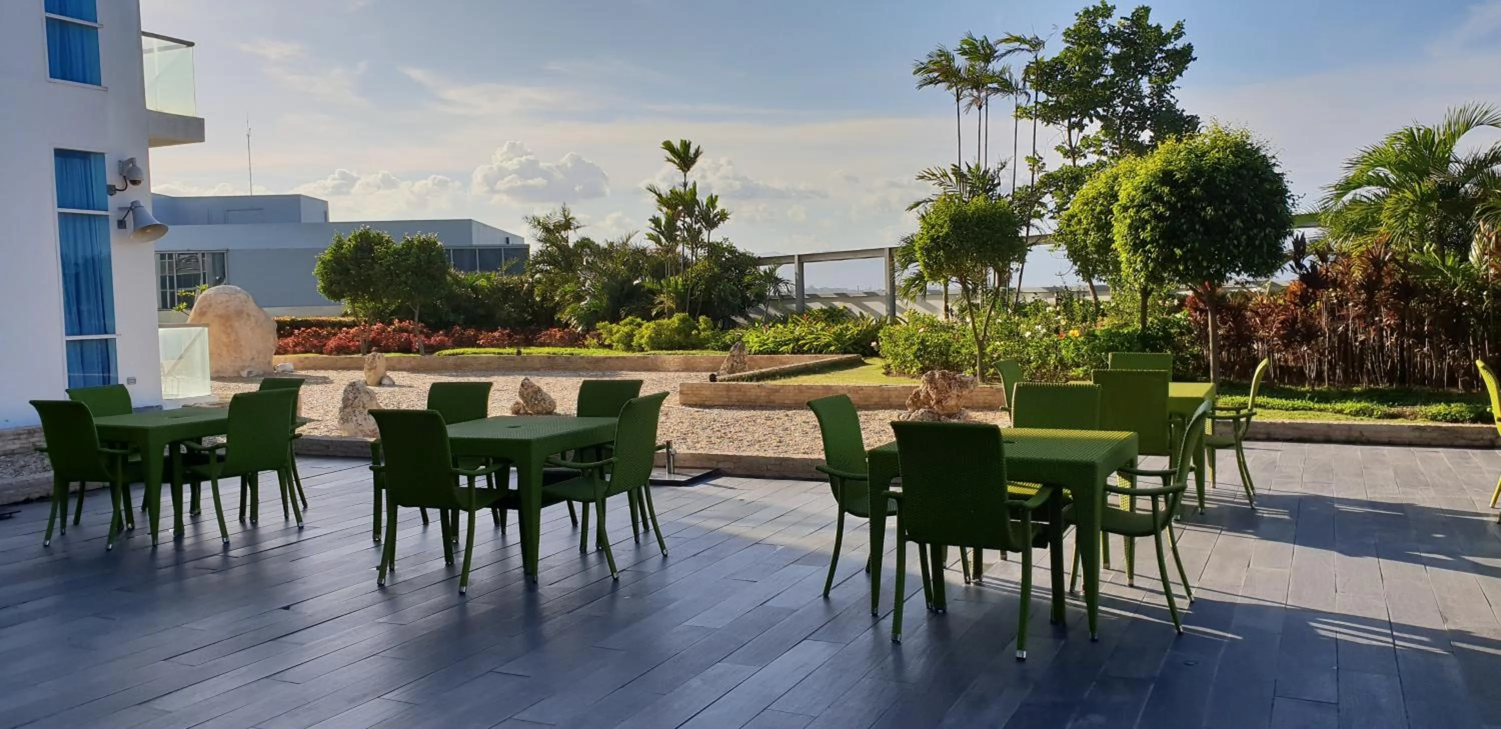 Mactan Newtown Condo with Garden and Ocean View 8NEWTOWN BLVD