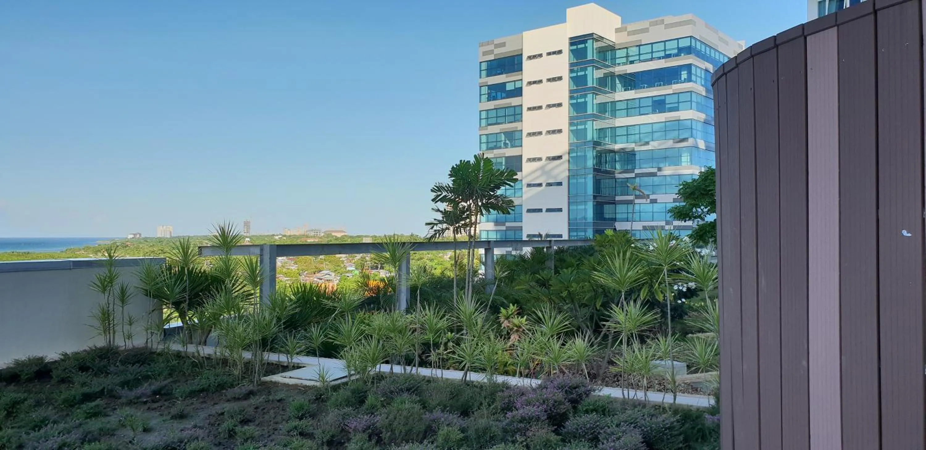 Mactan Newtown Condo with Garden and Ocean View 8NEWTOWN BLVD