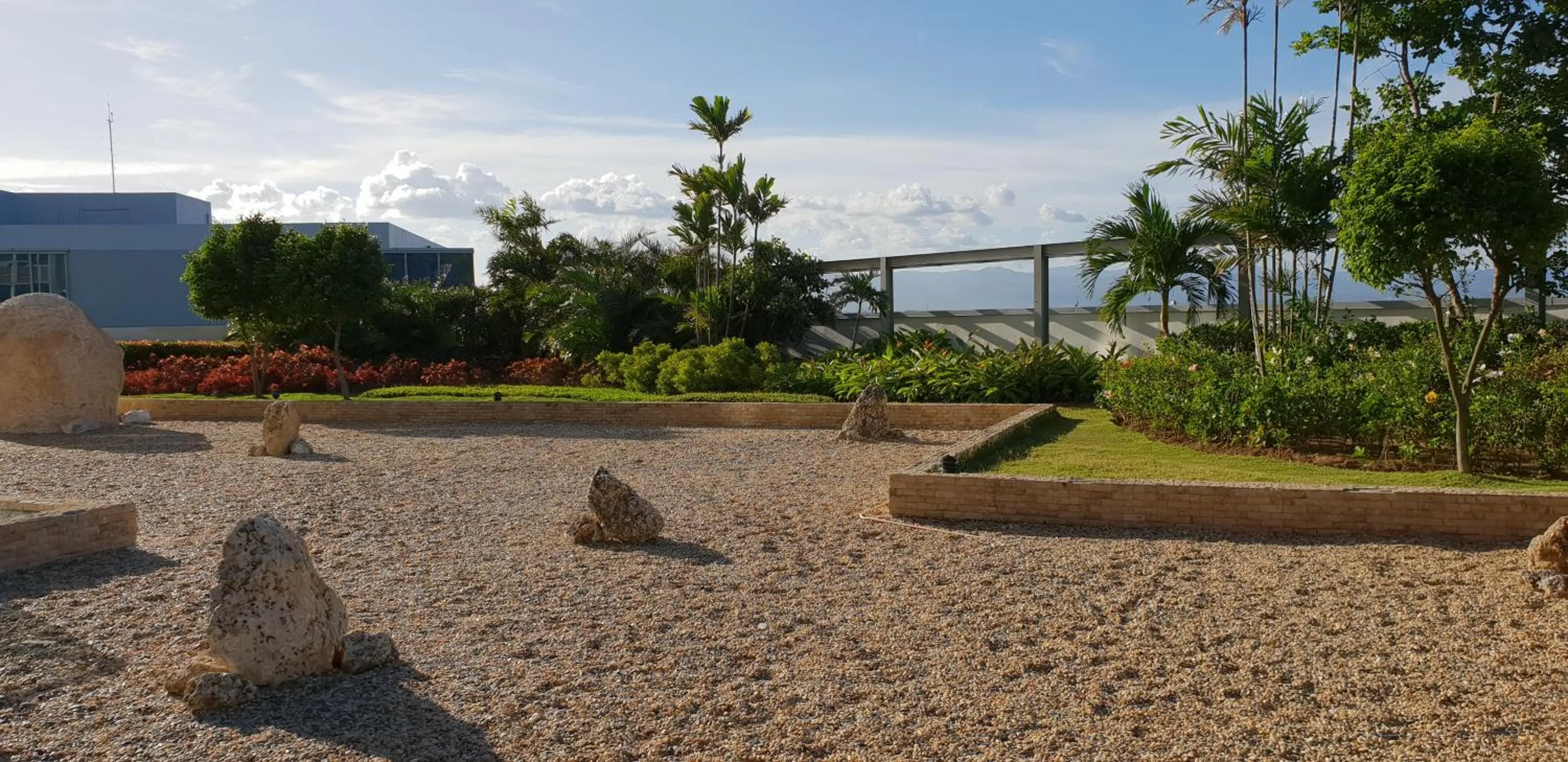 Mactan Newtown Condo with Garden and Ocean View 8NEWTOWN BLVD