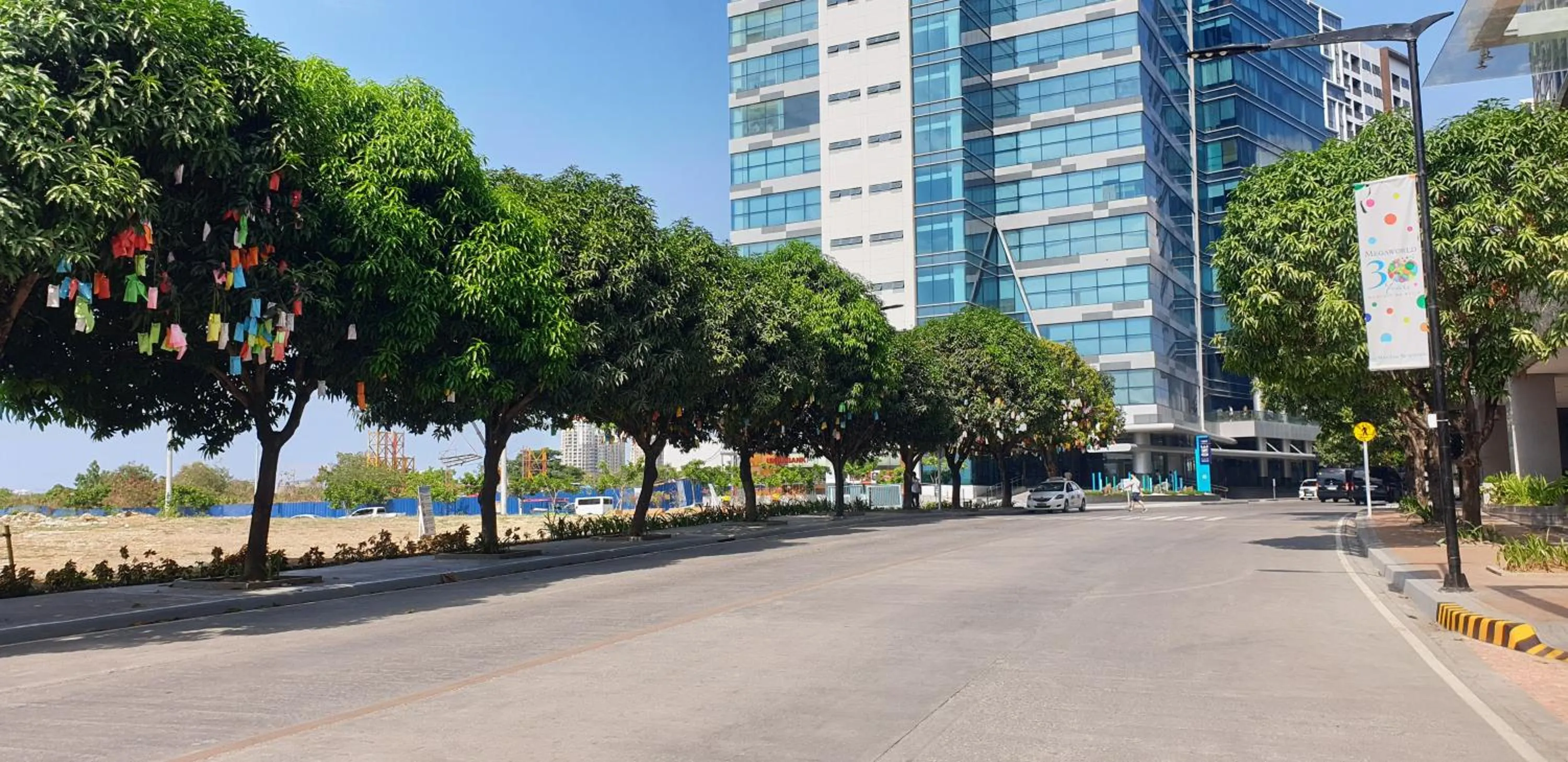 Mactan Newtown Condo with Garden and Ocean View 8NEWTOWN BLVD