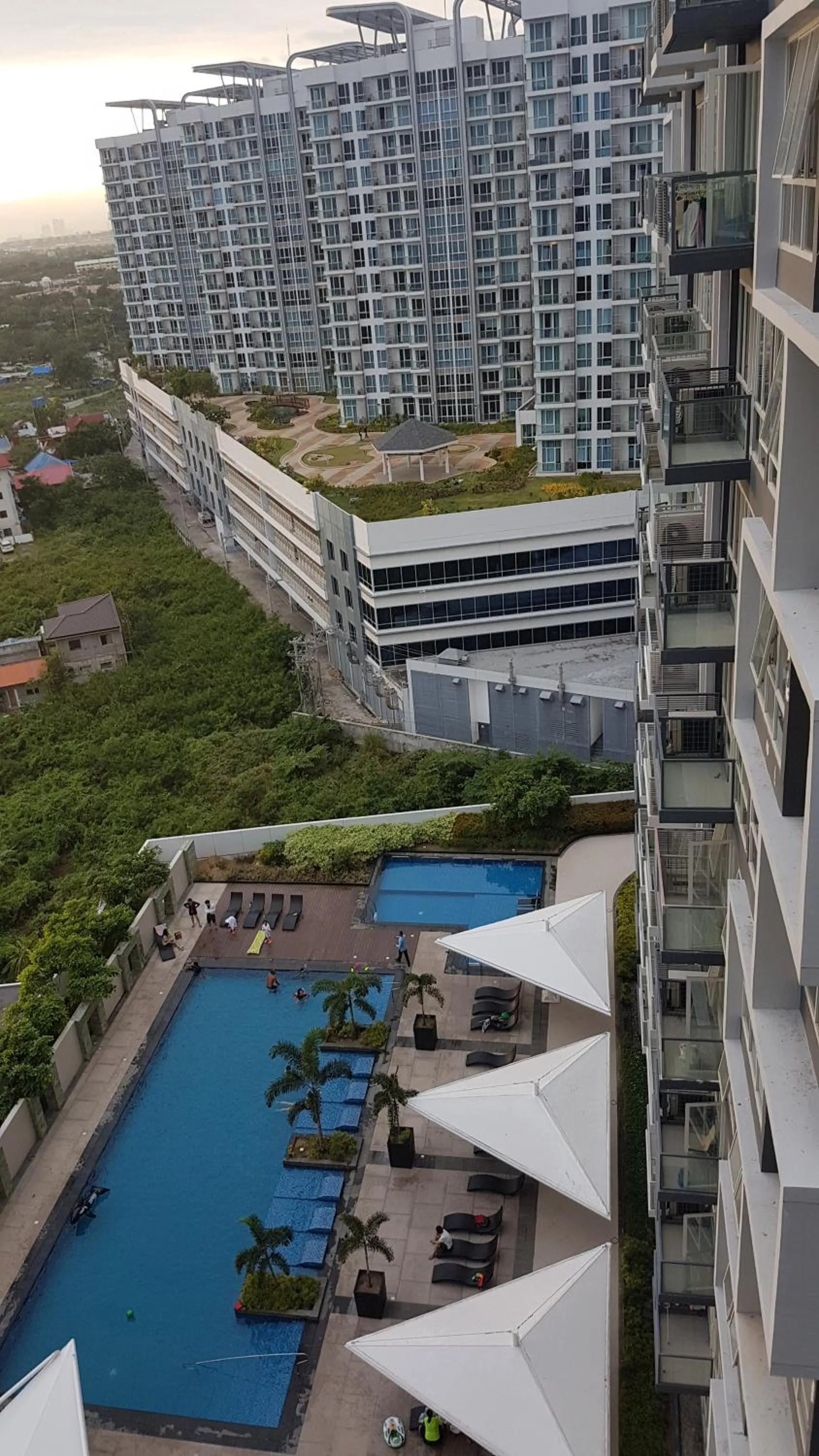 Mactan Newtown Condo with Garden and Ocean View 8NEWTOWN BLVD
