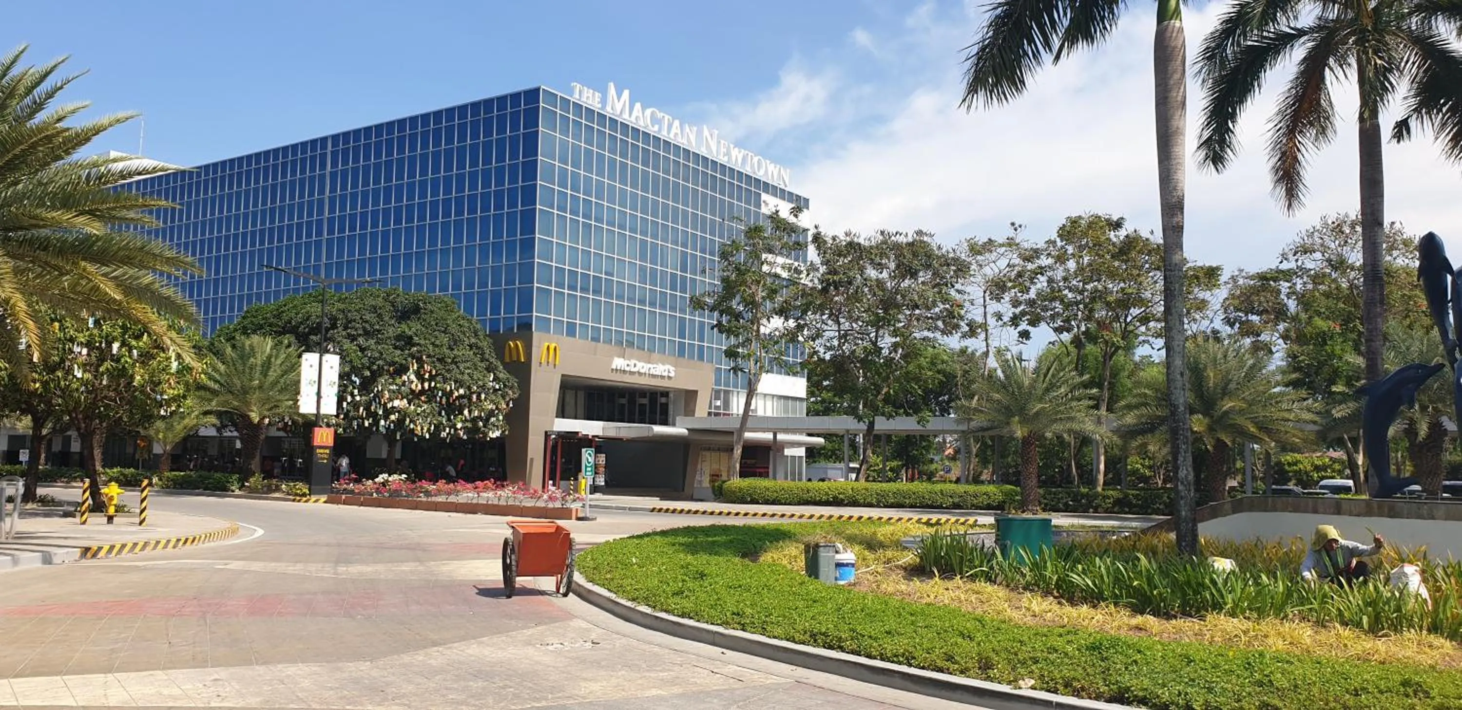 Mactan Newtown Condo with Garden and Ocean View 8NEWTOWN BLVD