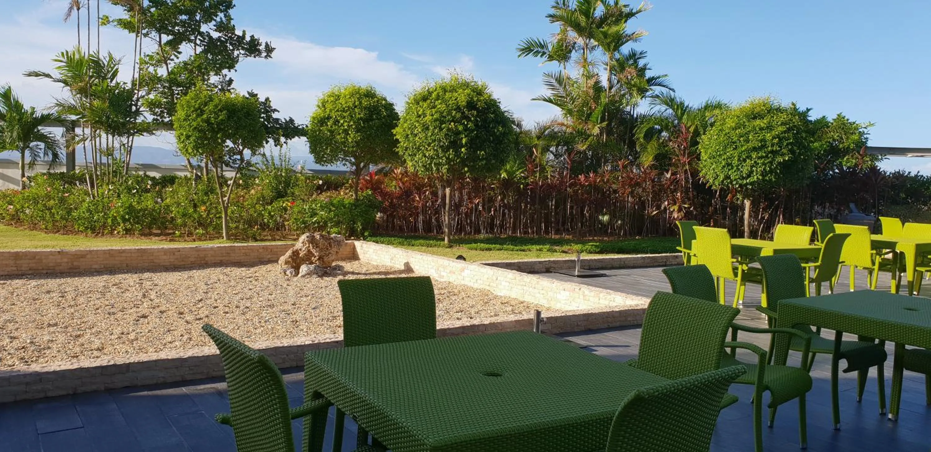 Mactan Newtown Condo with Garden and Ocean View 8NEWTOWN BLVD