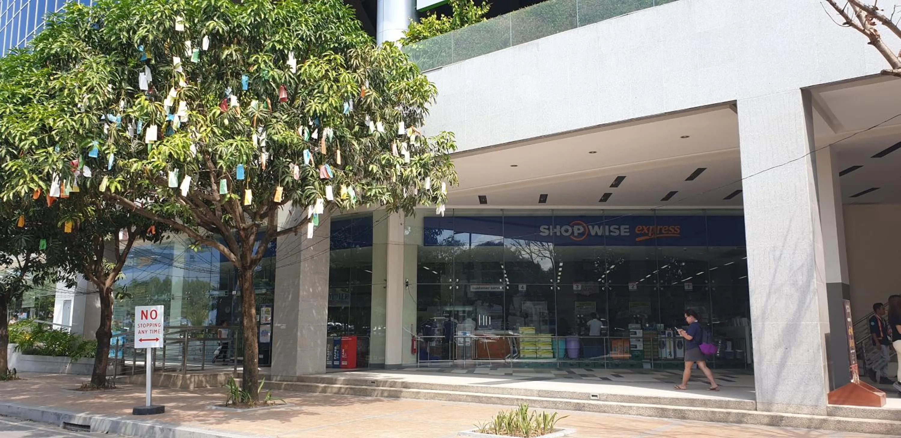 Mactan Newtown Condo with Garden and Ocean View 8NEWTOWN BLVD