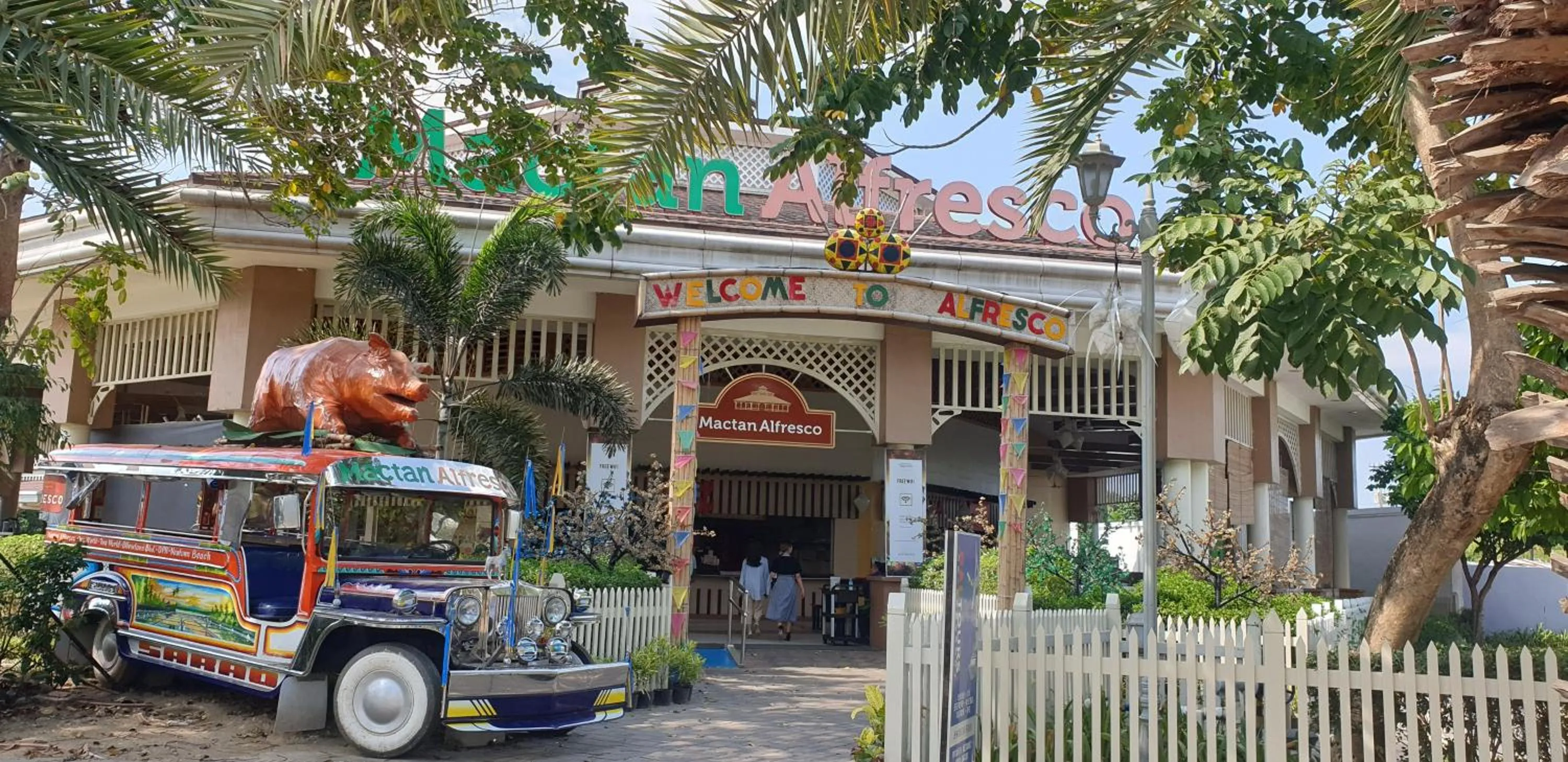 Mactan Newtown Condo with Garden and Ocean View 8NEWTOWN BLVD