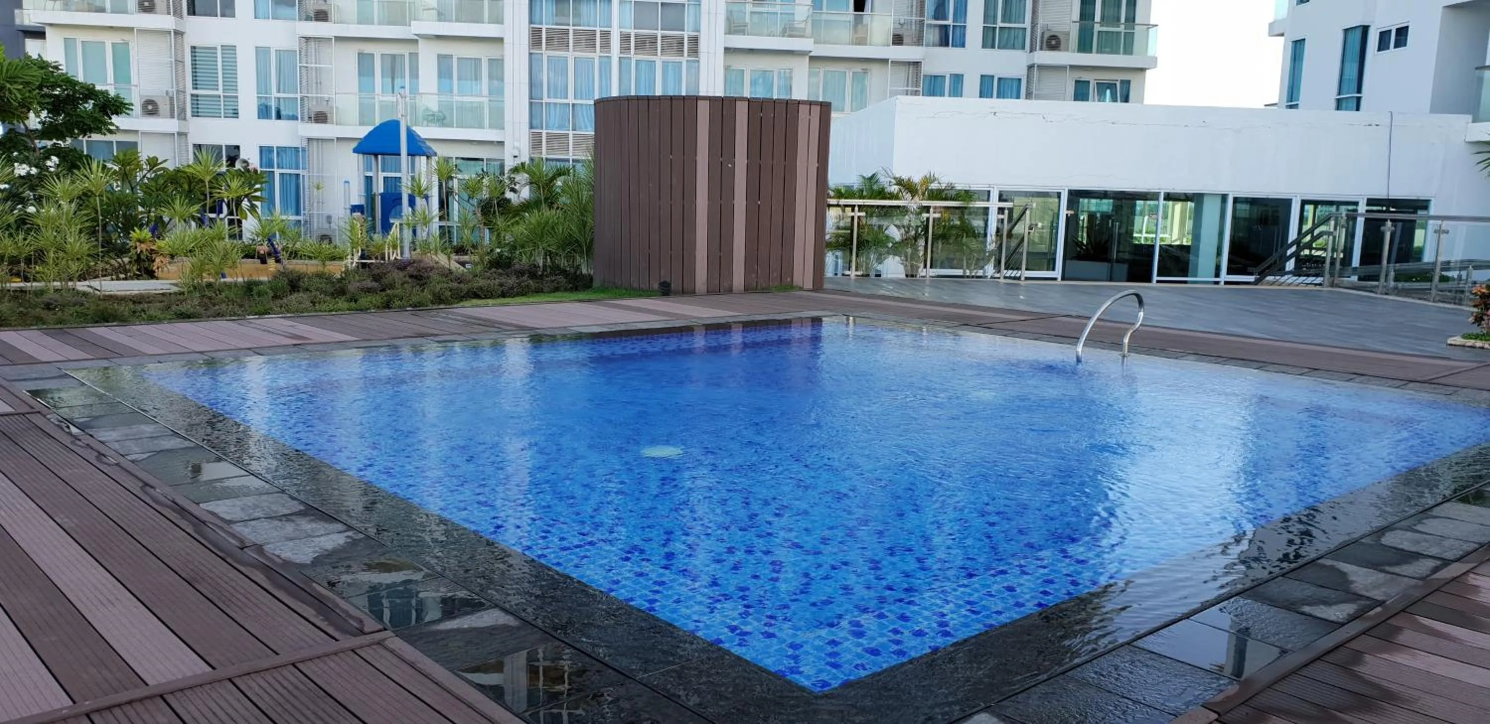 Mactan Newtown Condo with Garden and Ocean View 8NEWTOWN BLVD